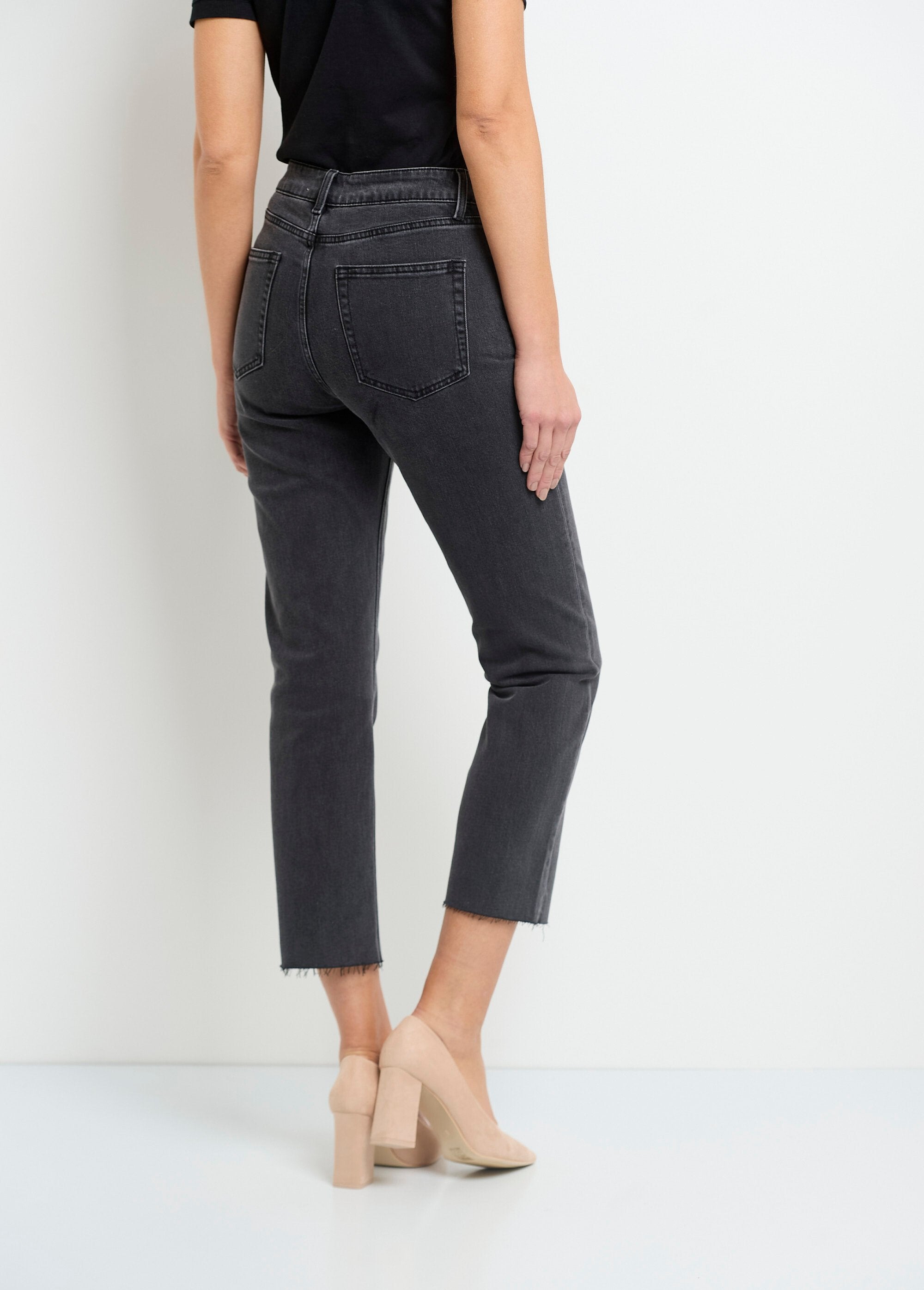 Straight_5-pocket_jeans_with_frayed_bottom_Gray_DO1_slim