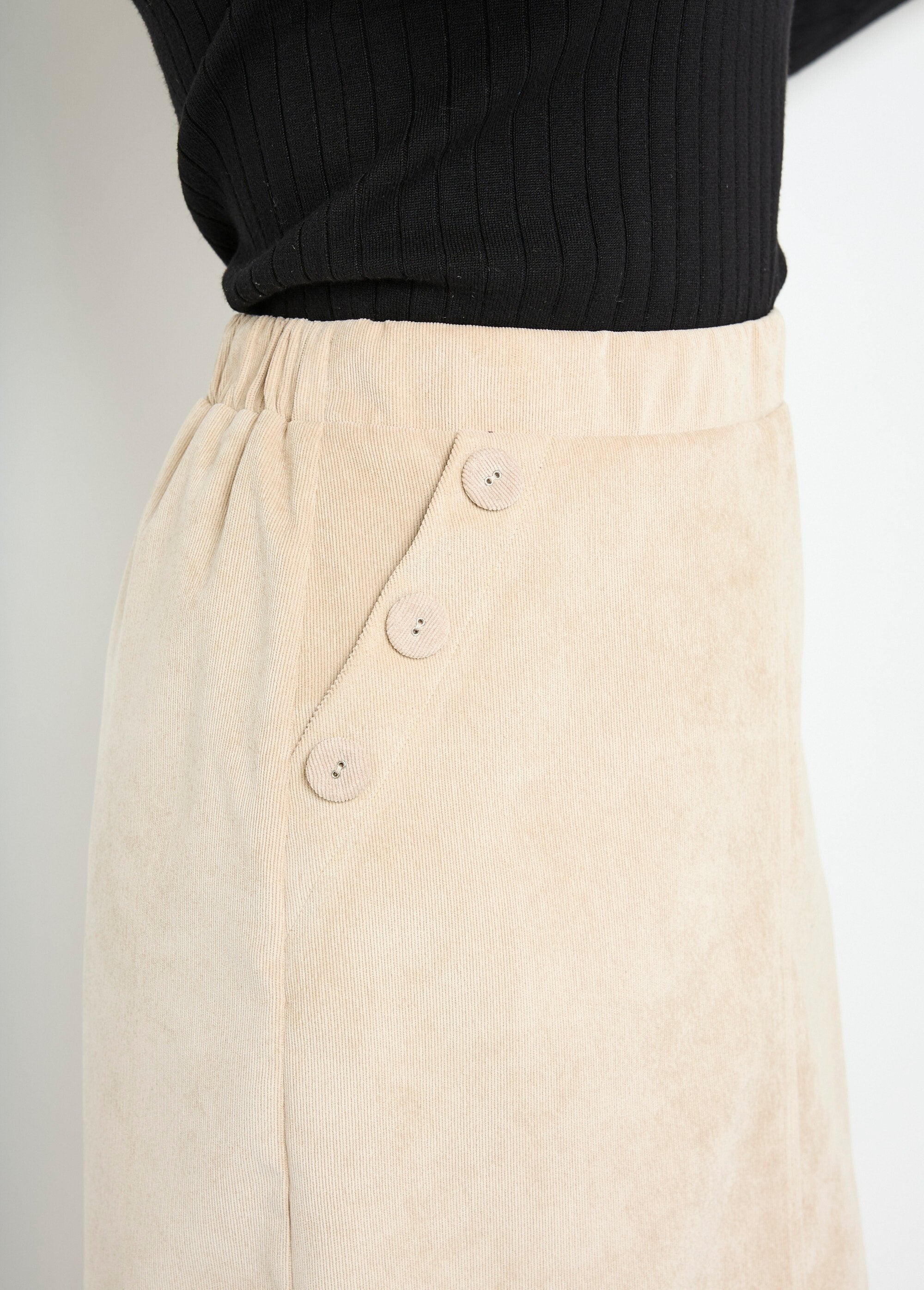 Short,_straight_corduroy_skirt_with_a_semi-elasticated_waistband_Ecru_DE1_slim