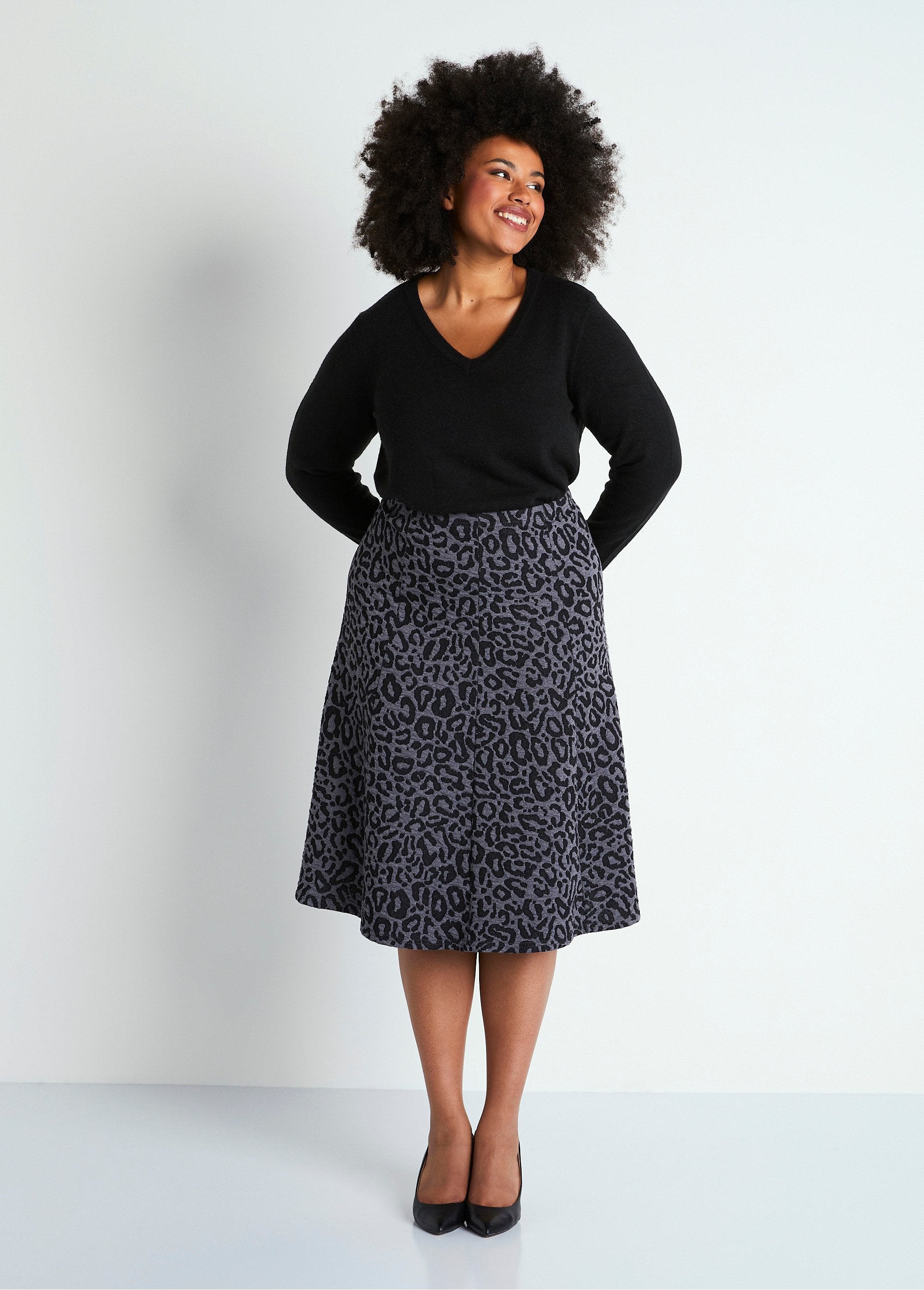 Long_flared_jacquard_knit_skirt_Leopard_gray_SF1_curvy