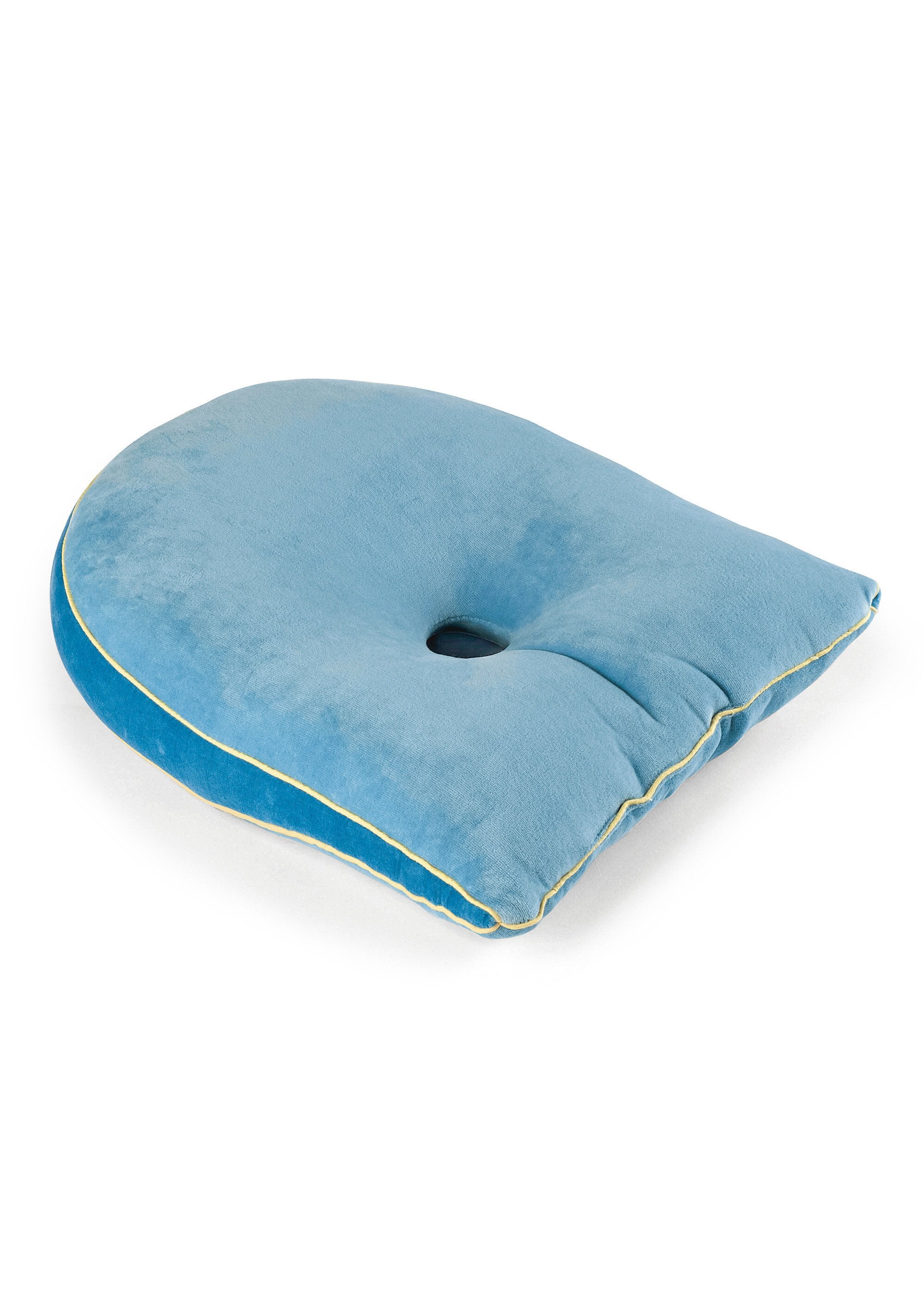 Hollowed-out_cushion_in_the_center_for_an_upright_posture_The_cushion_FA1_slim