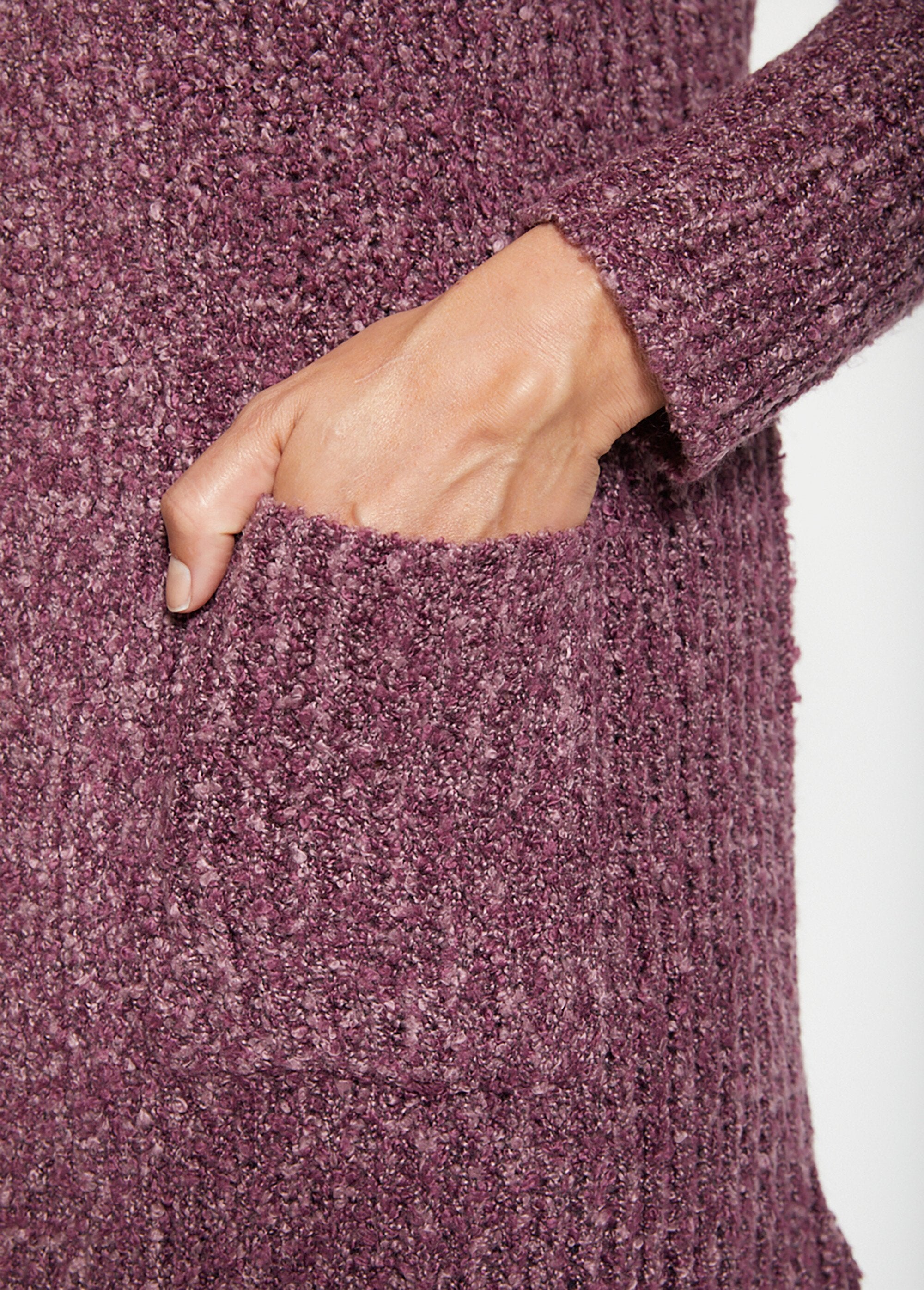 Long_hooded_vest_Plum_DE2_curvy