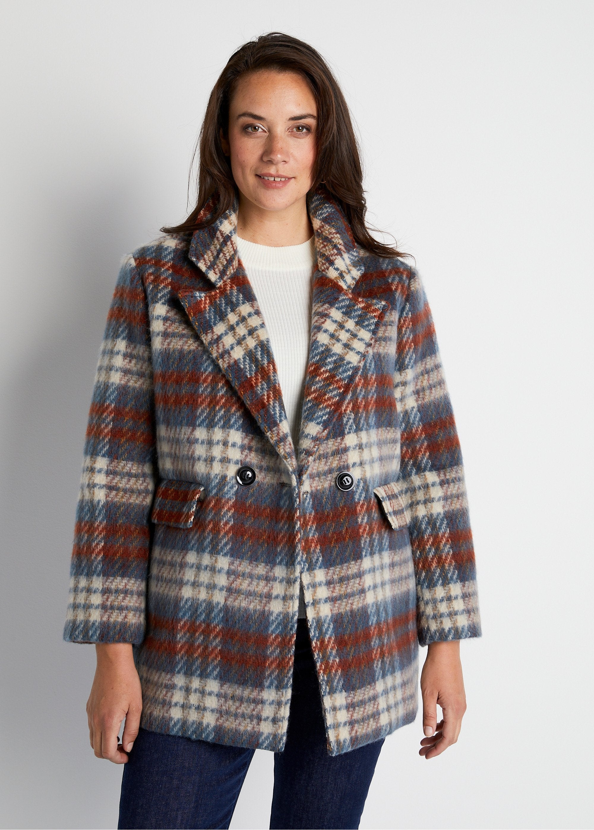 Short_winter_coat_in_warm_checked_fabric_Squirrel_tiles_FA2_curvy