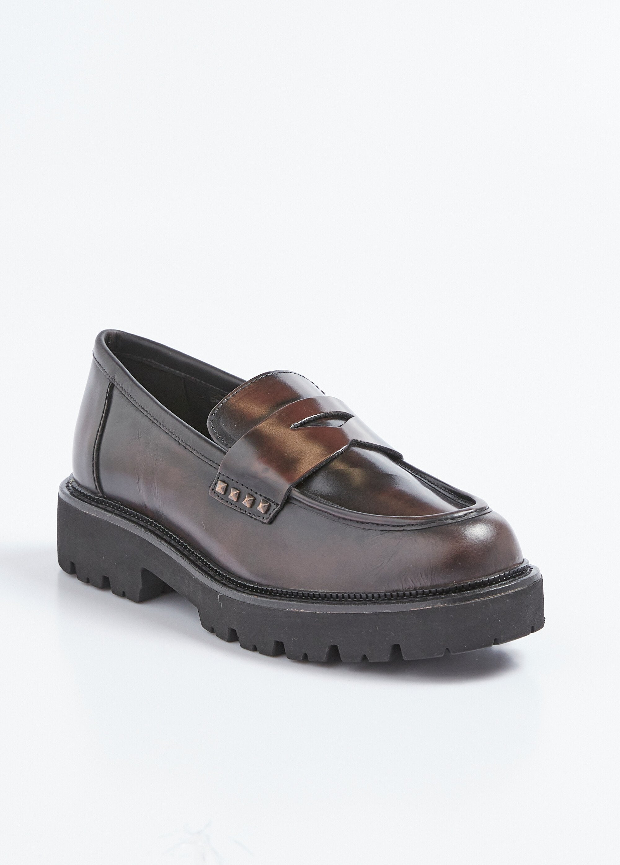 Leather_loafers_with_thick,_notched_sole_Brown_FA1_slim