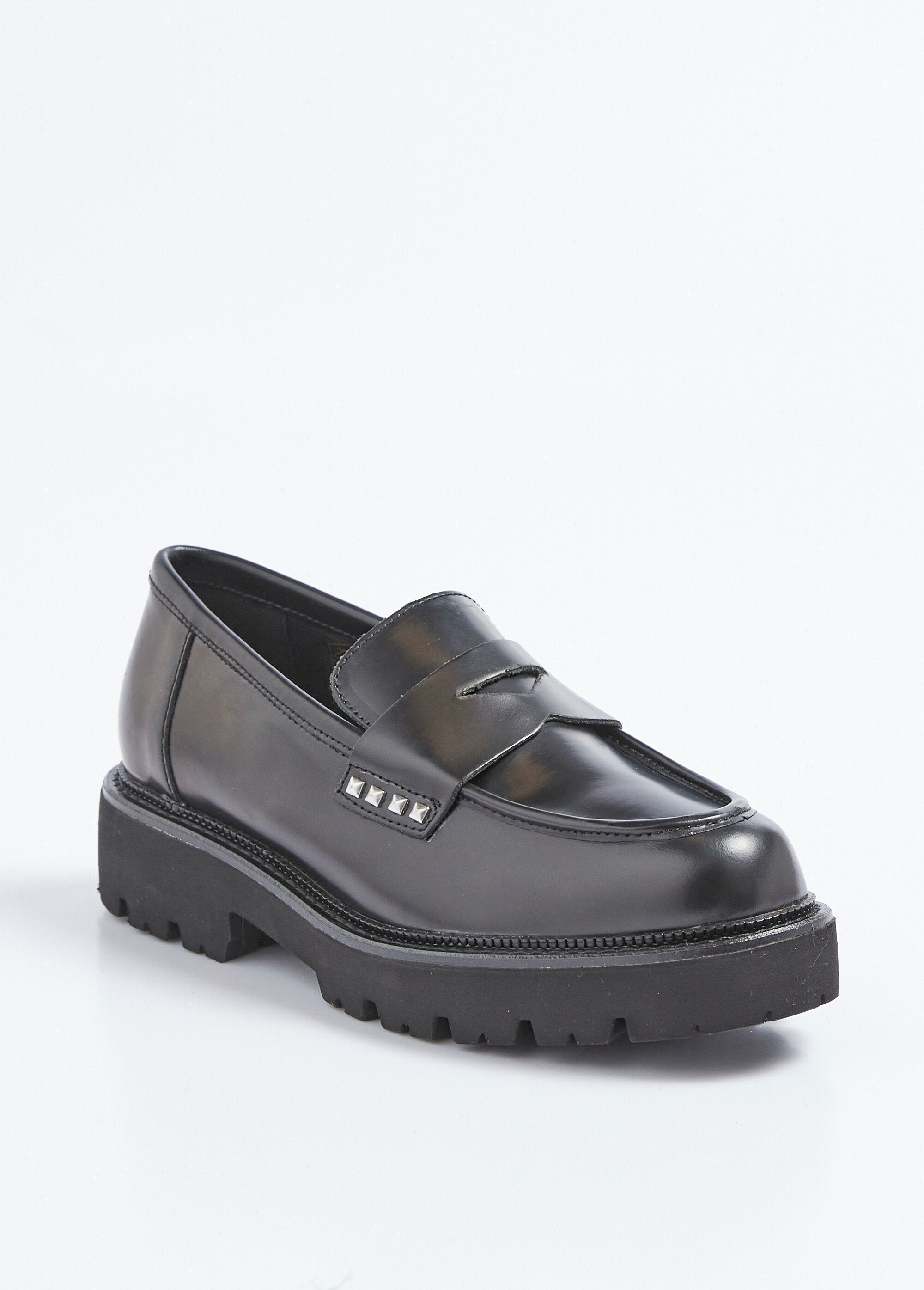 Leather_loafers_with_thick,_notched_sole_Black_FA1_slim