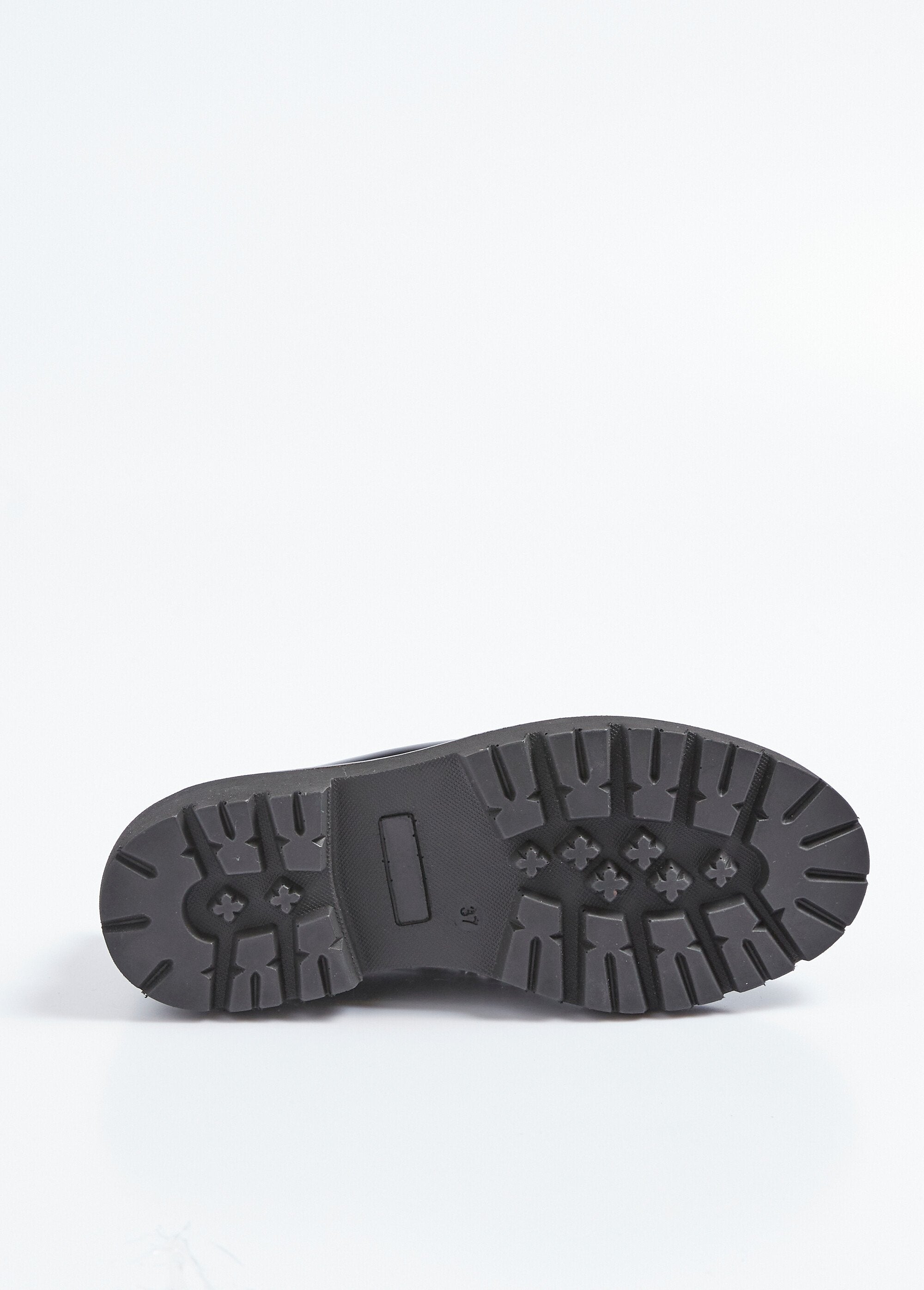 Leather_loafers_with_thick,_notched_sole_Black_UN1_slim