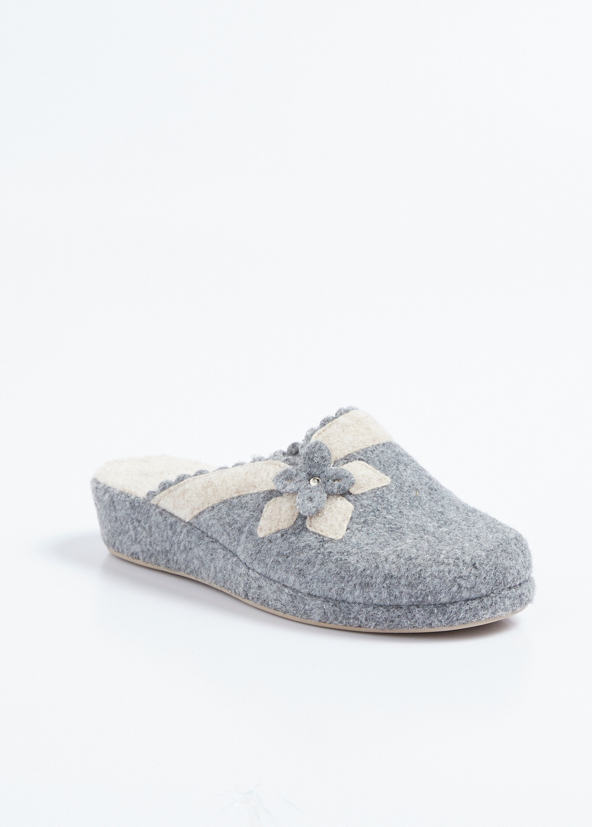 Felt_mule_slippers_with_flower_detail_Gray_FA1_slim