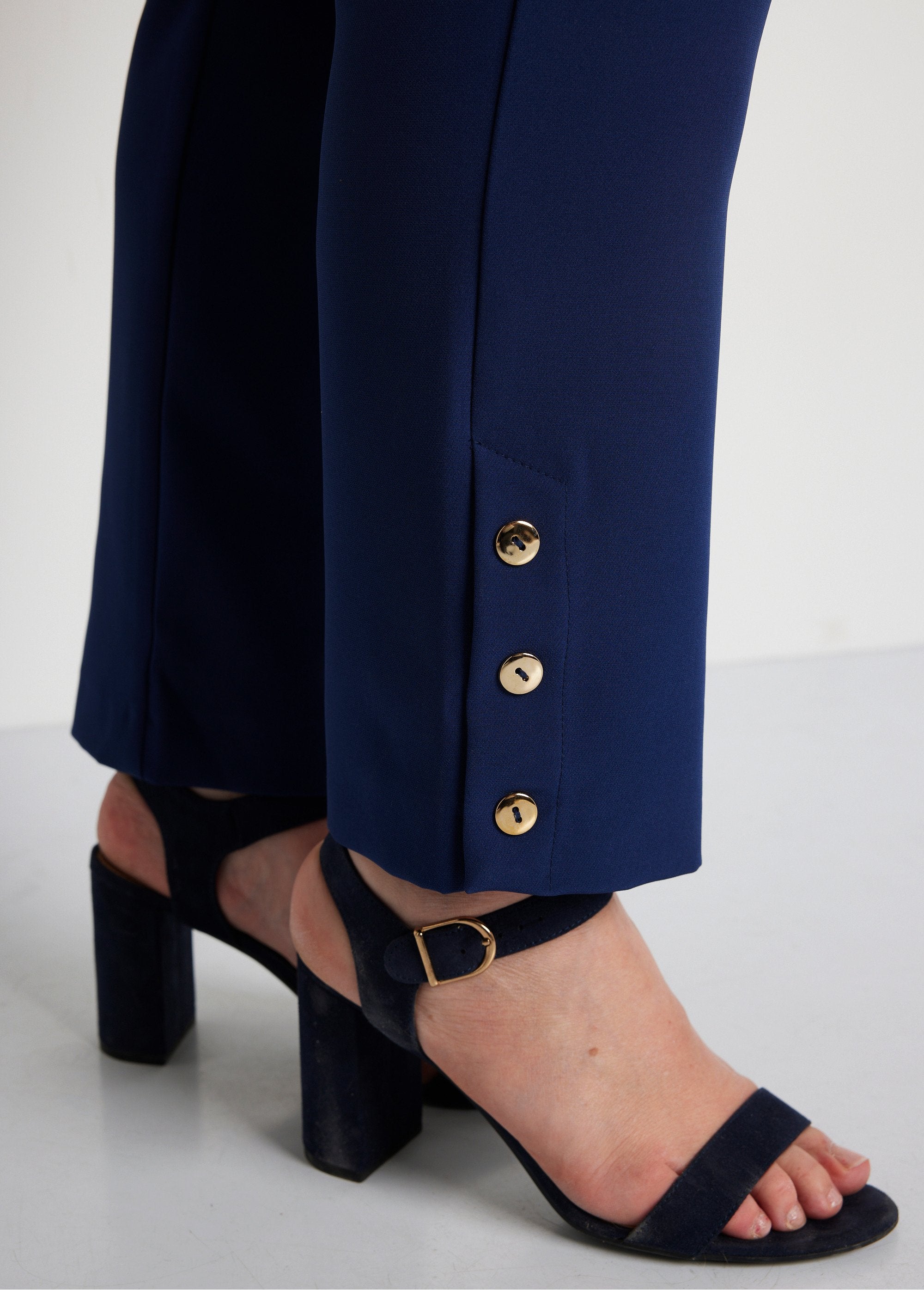 7/8_straight_pants_Navy_blue_DE1_curvy