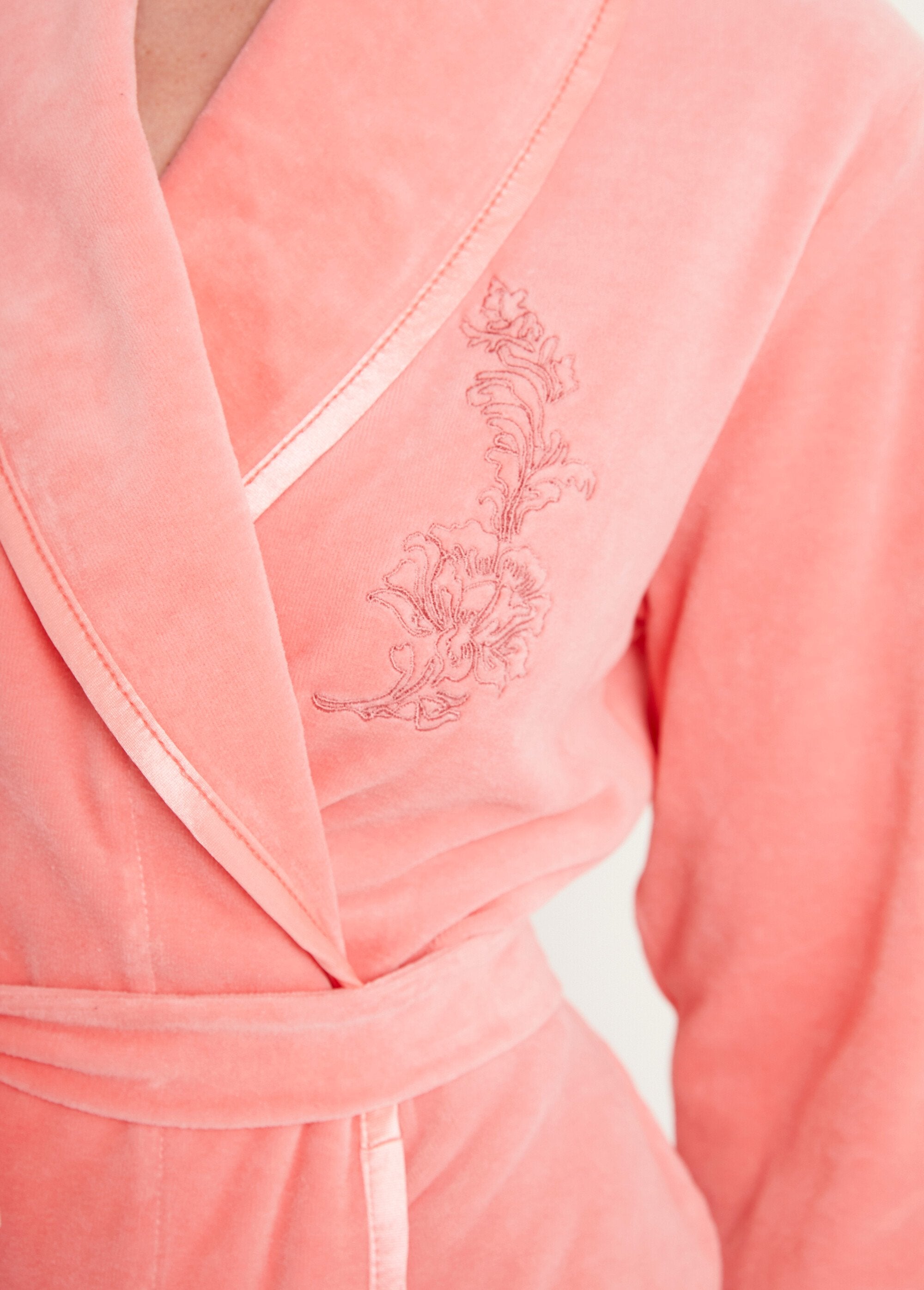 Long_shawl-collared_plain_velvet_bathrobe_Pink_DE2_slim