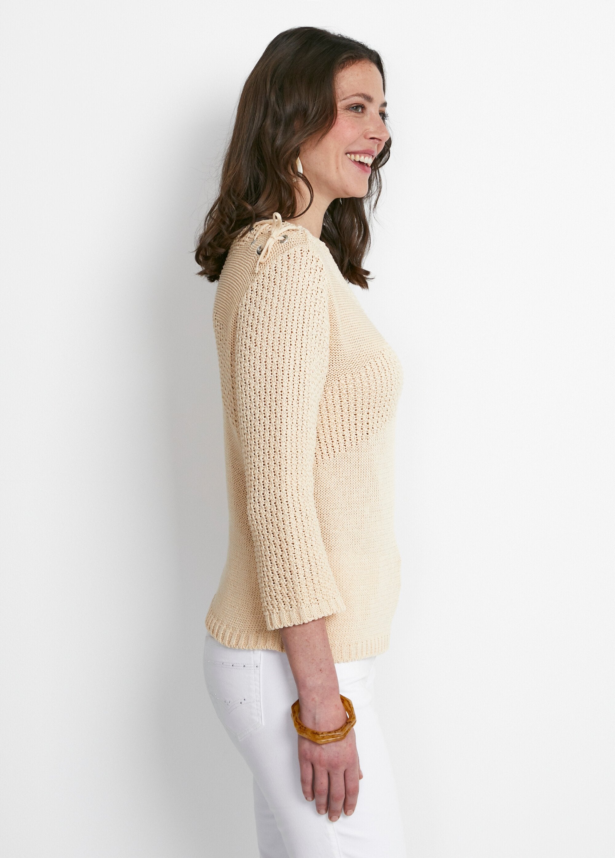 Round_neck_sweater_with_fancy_lacing_String_DR1_slim