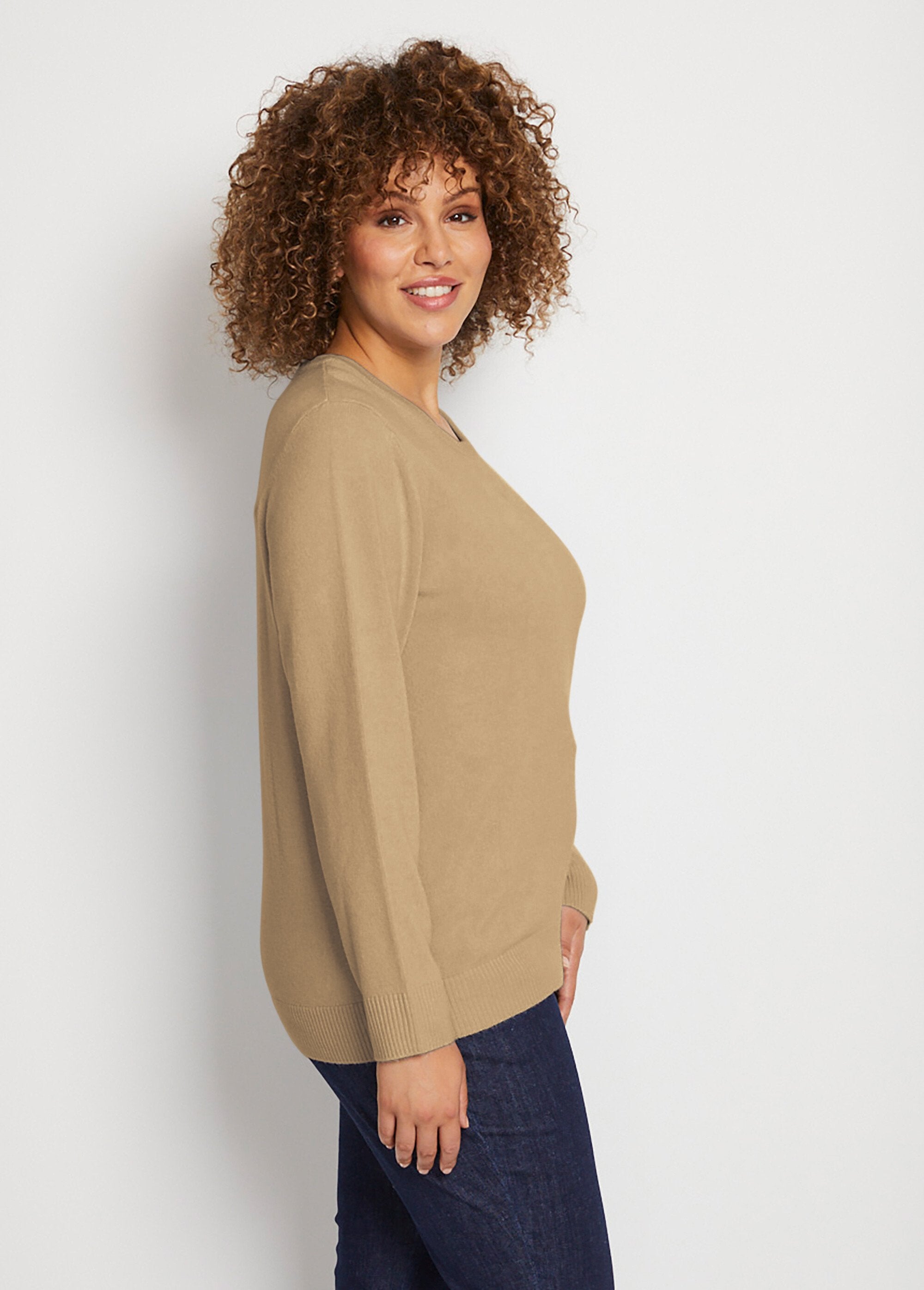 Soft_round_neck_long_sleeve_sweater_camel_DR1_curvy