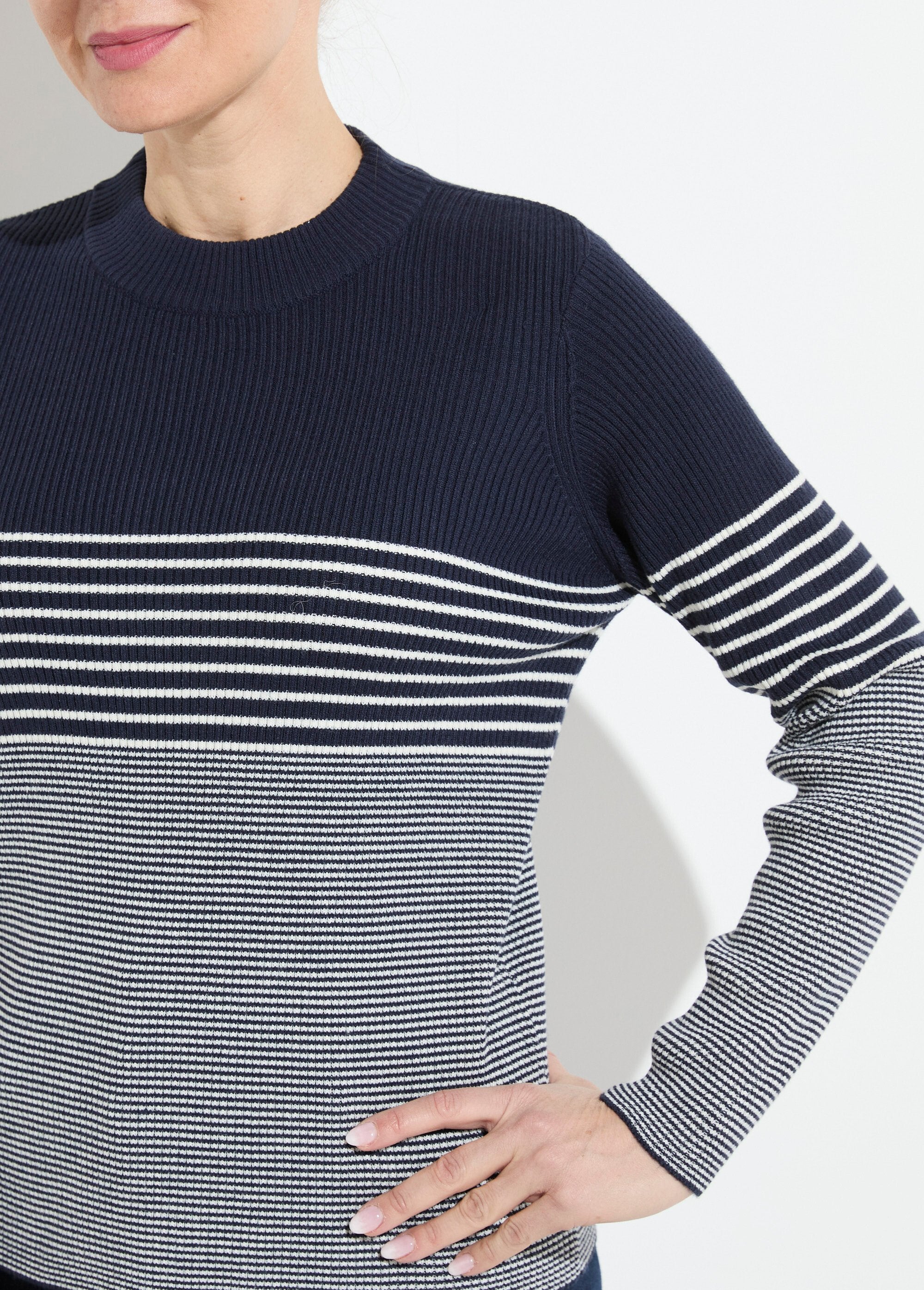 Short_ribbed_knit_high_neck_sweater_Navy_and_ecru_DE2_slim