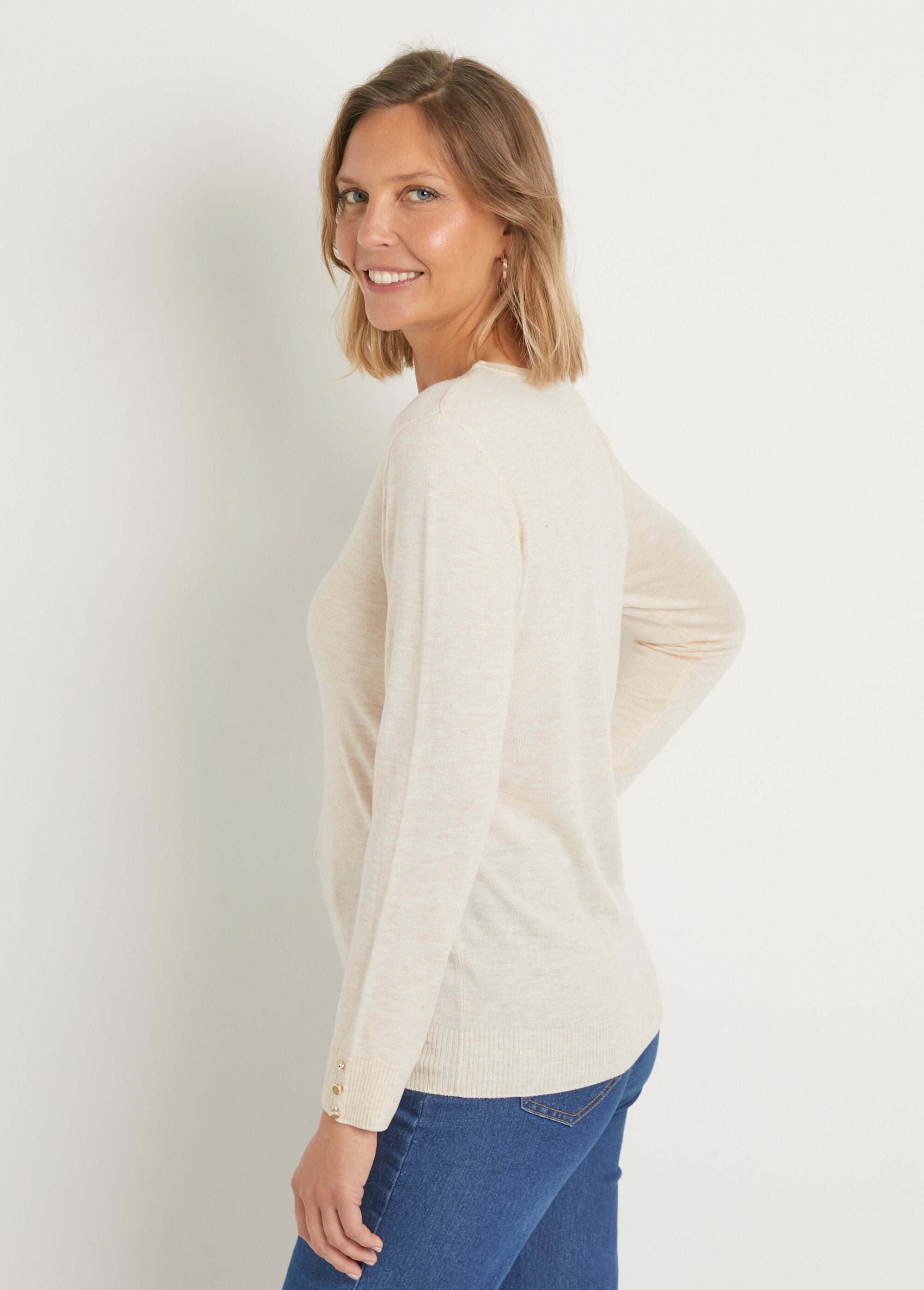 Fine_V-neck_sweater_in_plain_jersey_with_merino_wool_String_DO1_slim