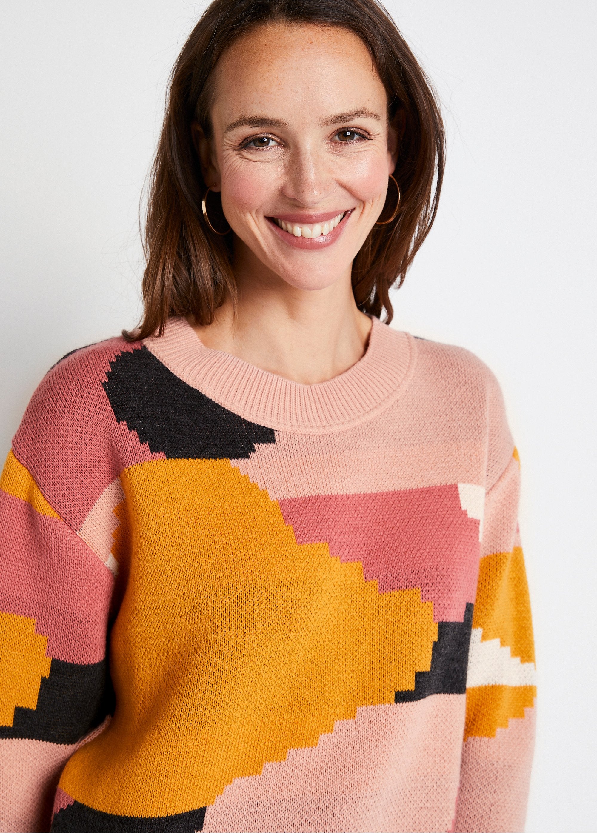 Graphic_jacquard_sweater_with_round_neck_Rose_and_honey_DE1_slim