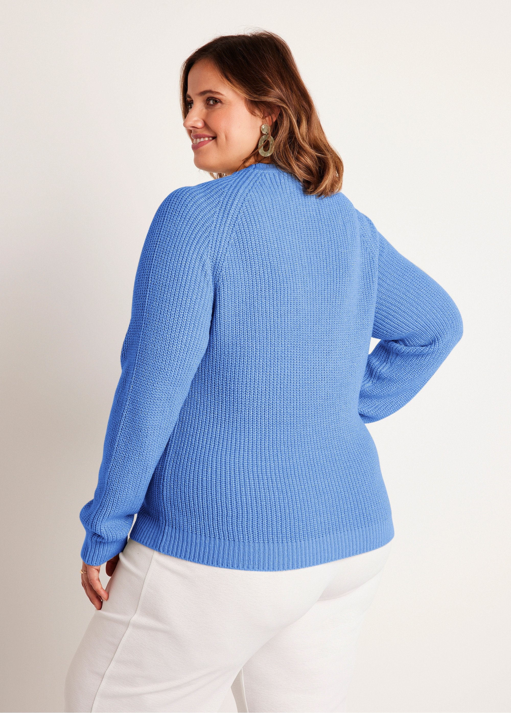 Round_neck_shiny_knit_sweater_Blue_DO1_curvy