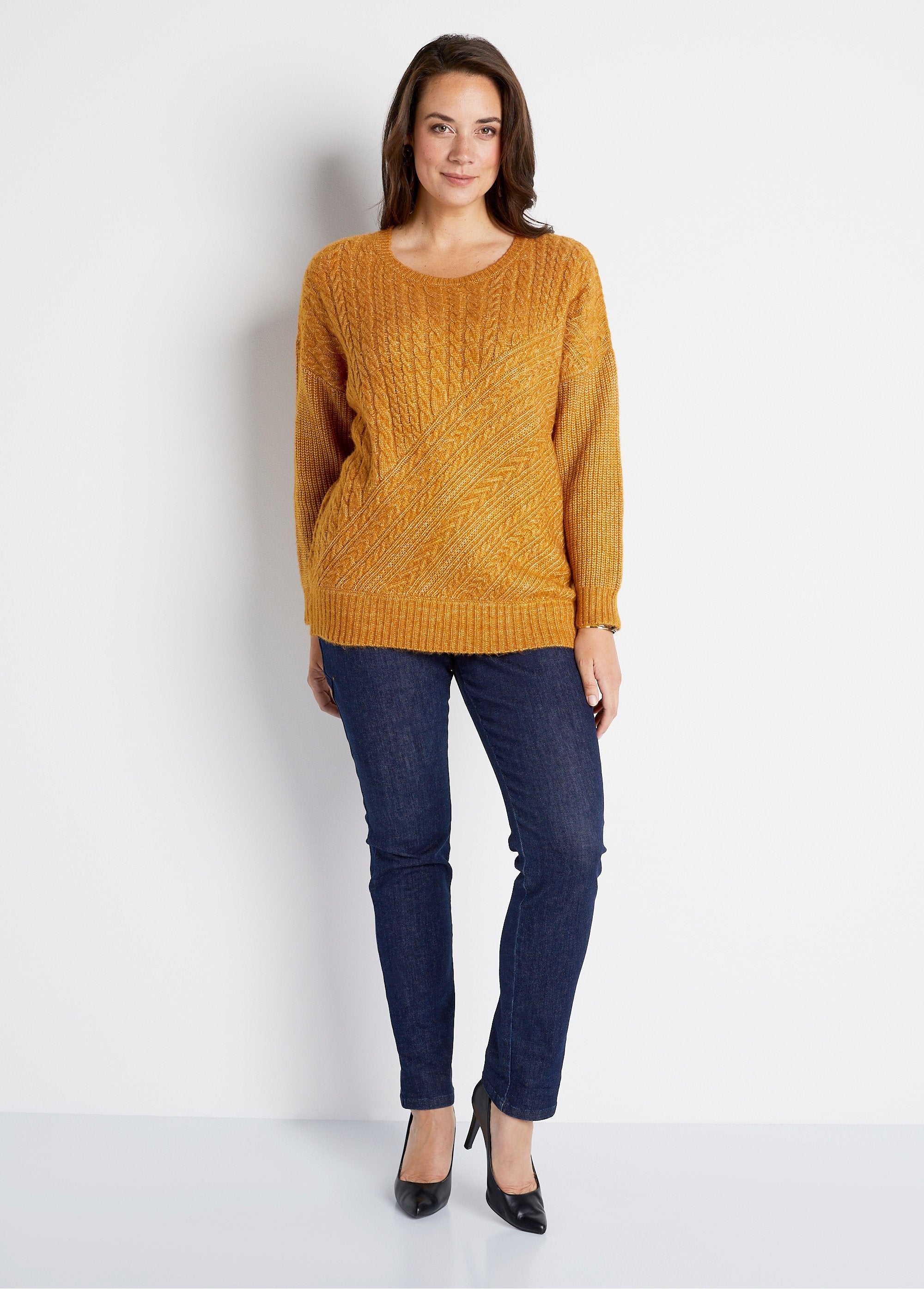 Round_neck_twisted_beaded_heather_knit_sweater_Honey_SF1_curvy