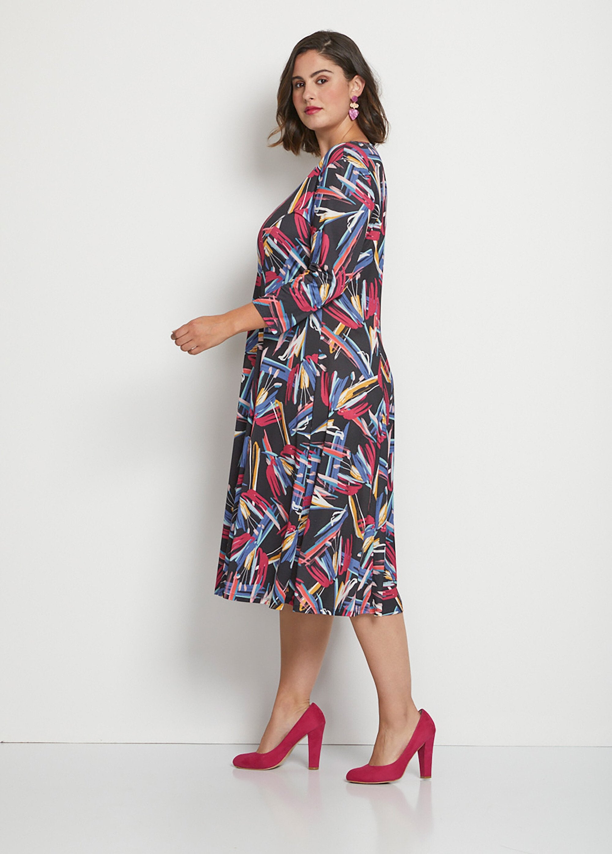 Short_dress_with_curved_line_and_cutouts_Fuchsia_print_DR1_curvy