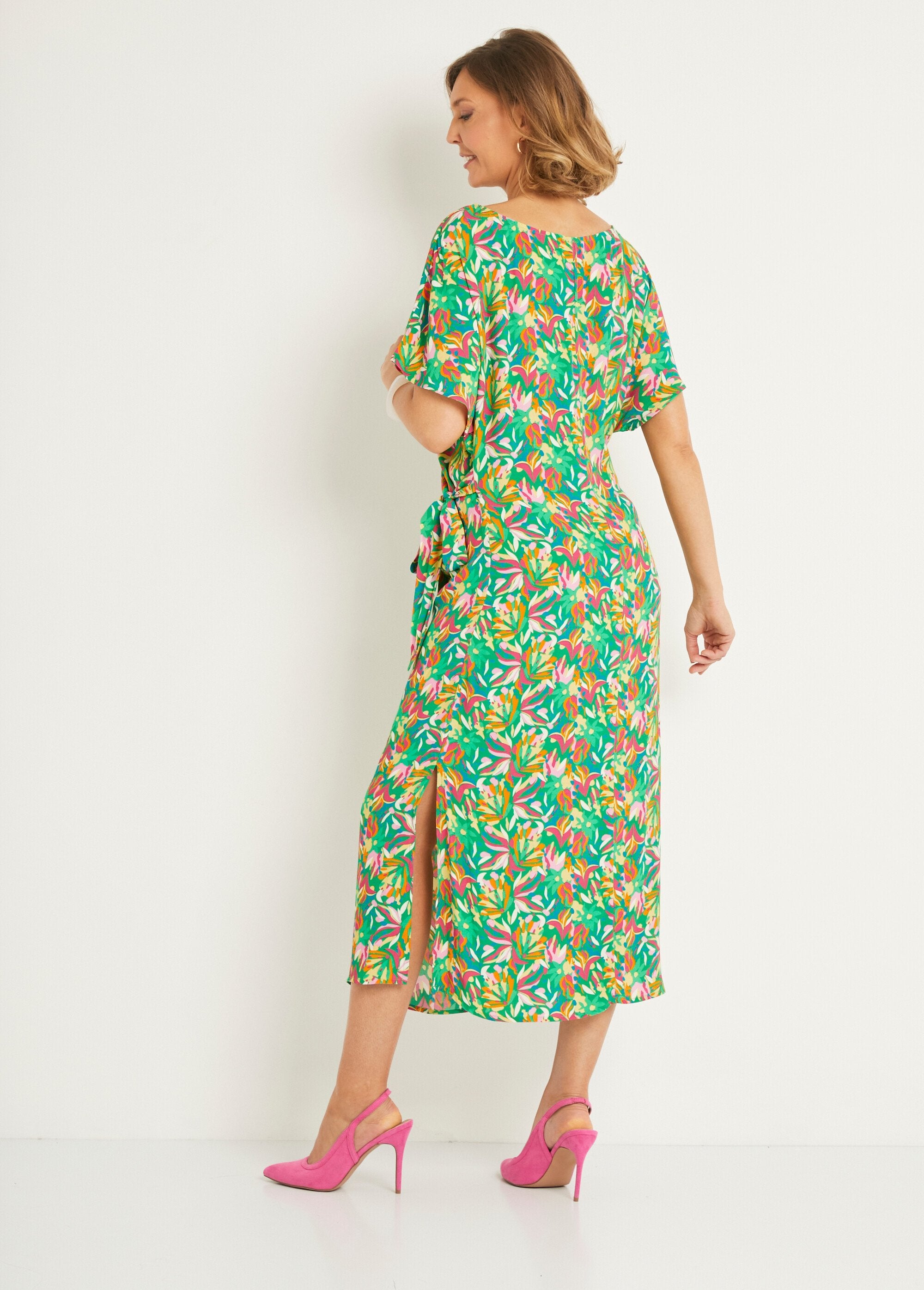 Long_graphic_print_dress_with_boat_neck_Green_prints_DO1_slim