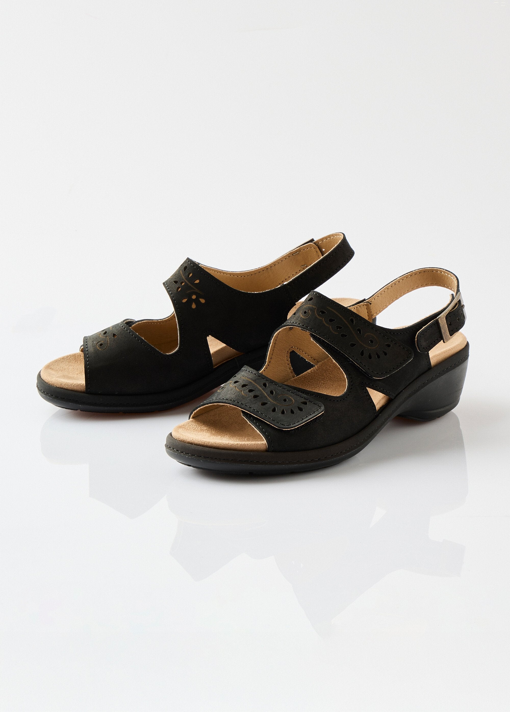 Wide_leather_sandals_with_Velcro_straps_Black_DE1_slim