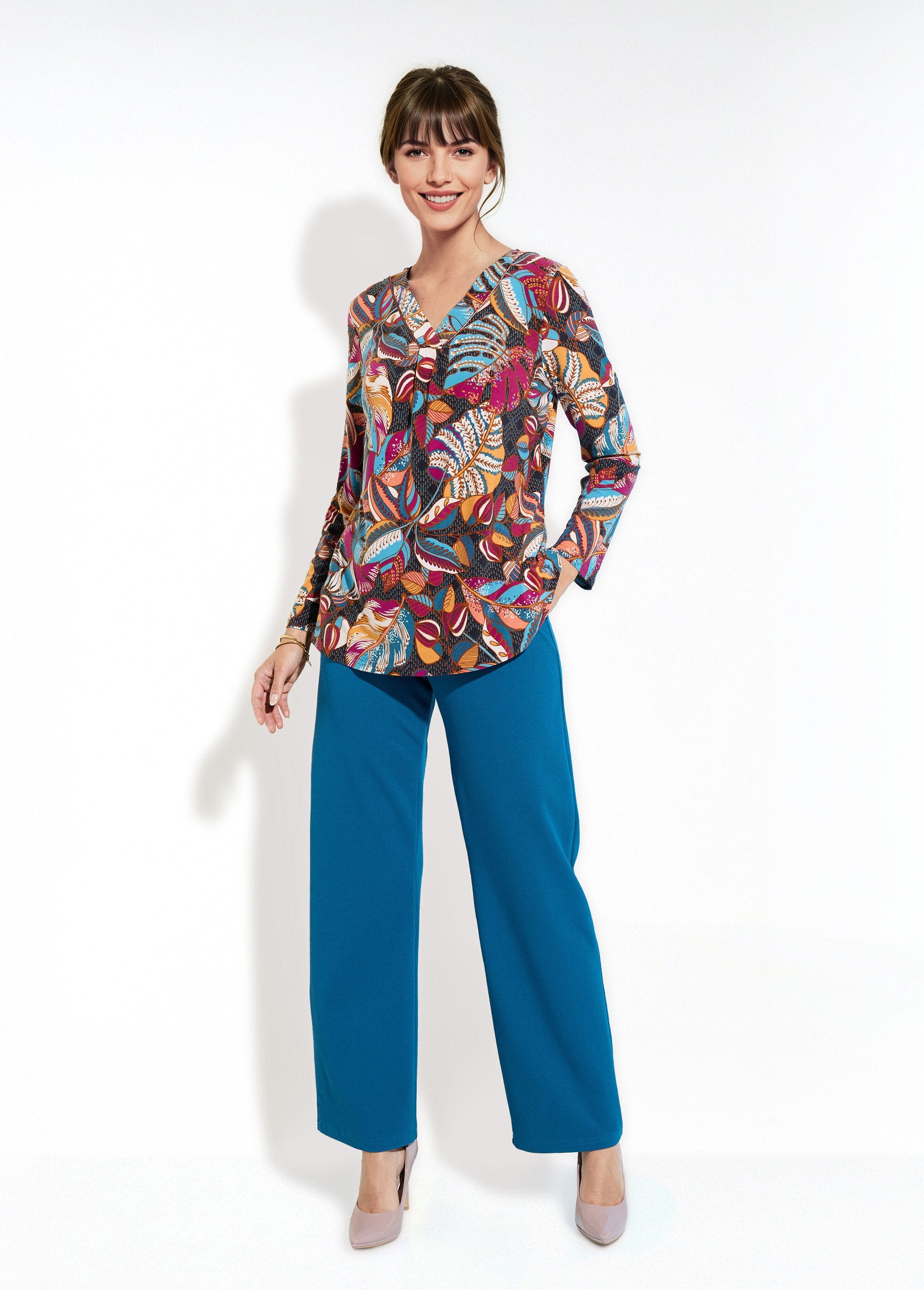 V-neck_long-sleeve_printed_T-shirt_Groseille_et_bleu_SF1_slim