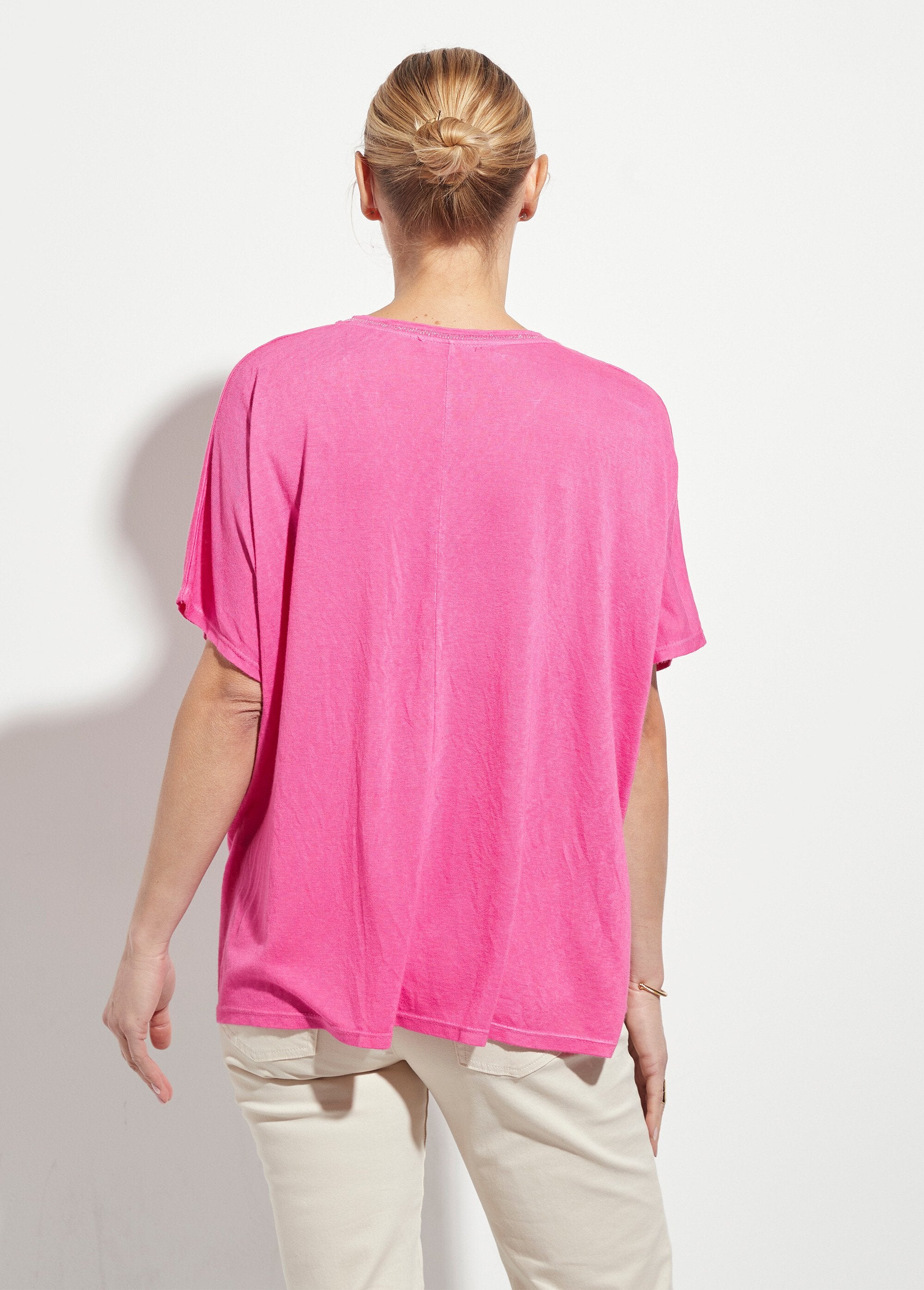 Metallic_V-neck_T-shirt_with_kimono_sleeves_Fuchsia_DO1_slim