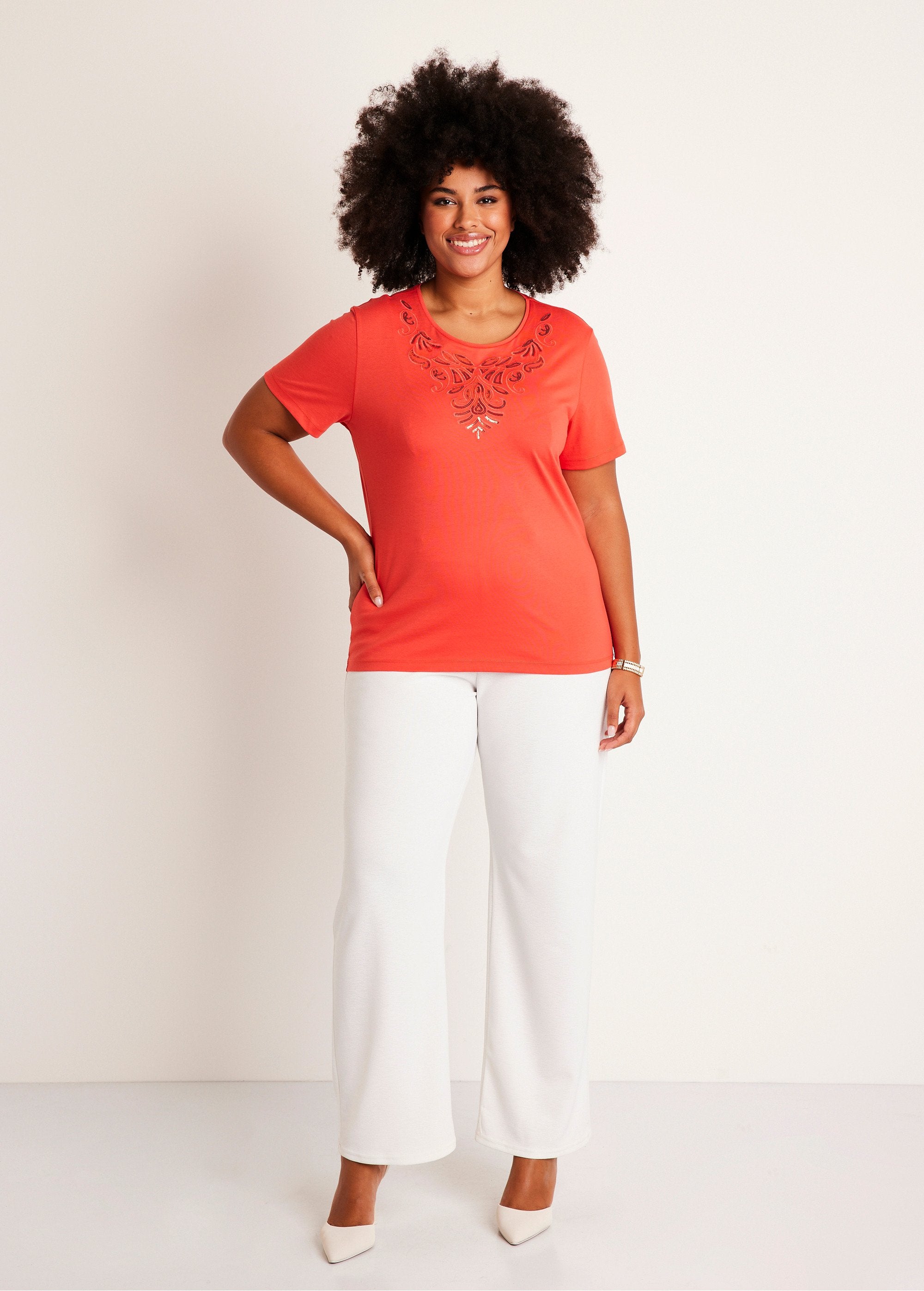 Short-sleeved_embroidered_cropped_t-shirt_Orange_SF1_curvy