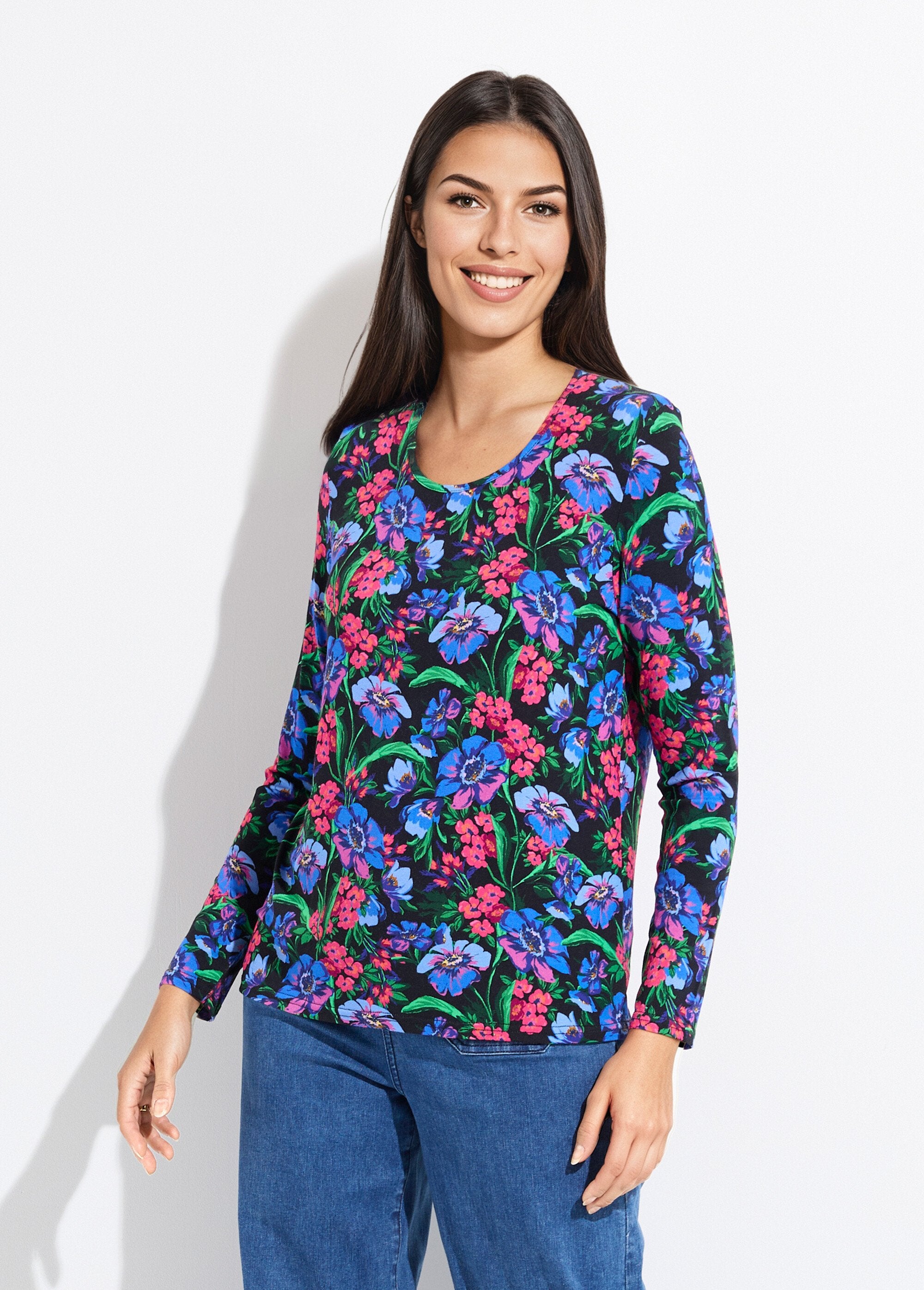 Floral_long-sleeved,_round-neck_straight-cut_T-shirt_Fuchsia_and_blue_FA1_slim