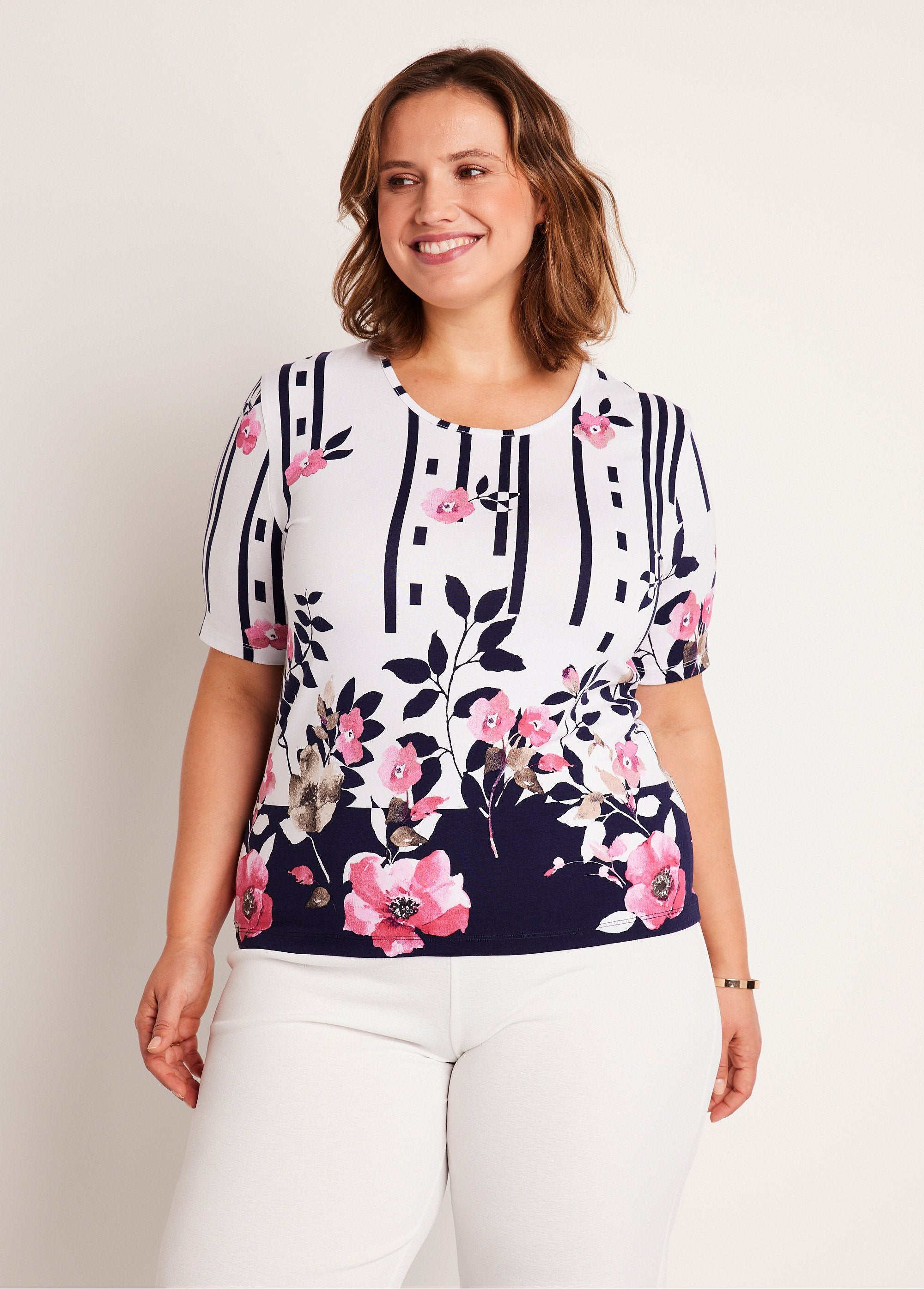 Short_printed_t-shirt_White_and_navy_FA1_curvy