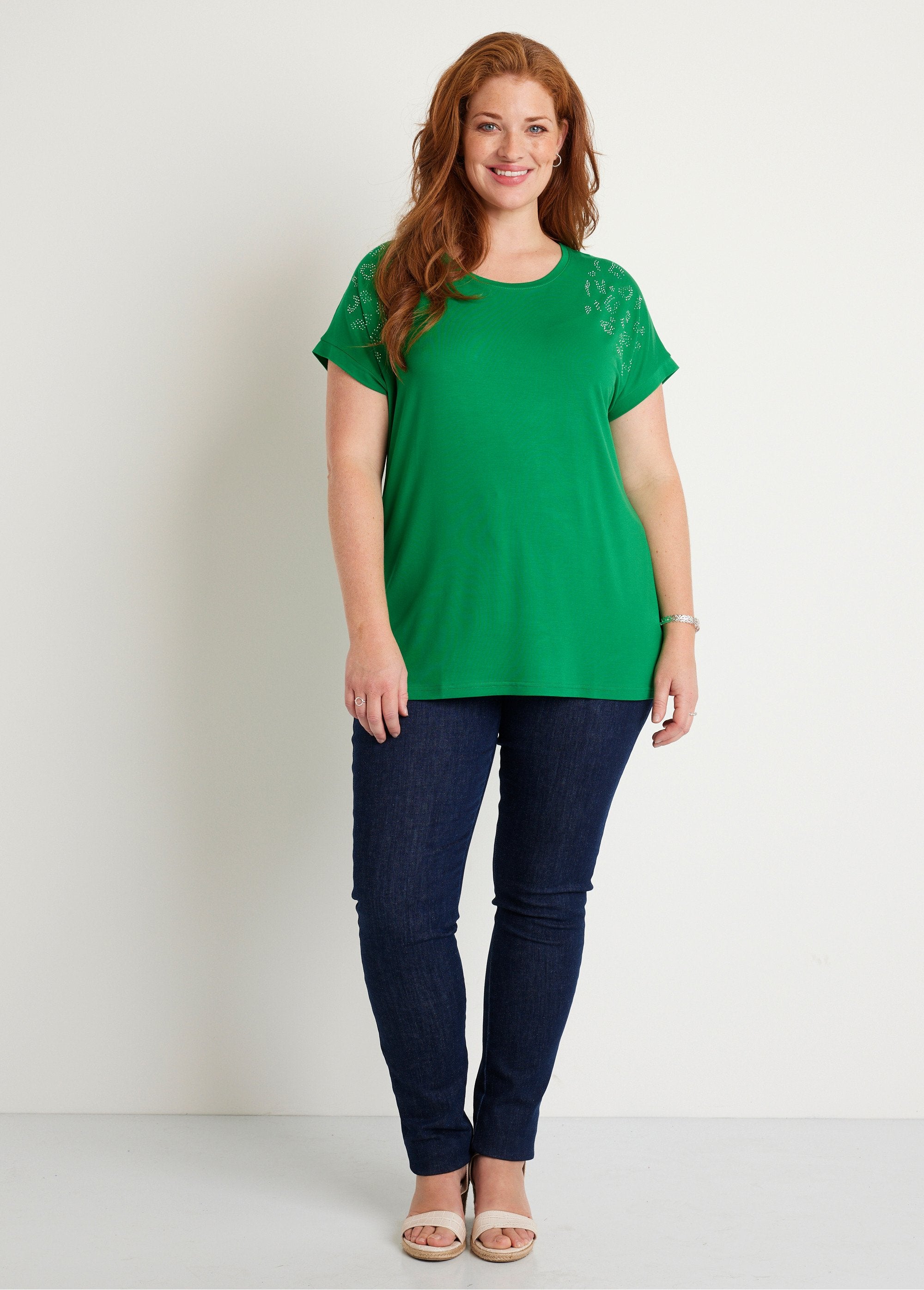 Long_plain_short-sleeved_t-shirt_Green_SF1_curvy