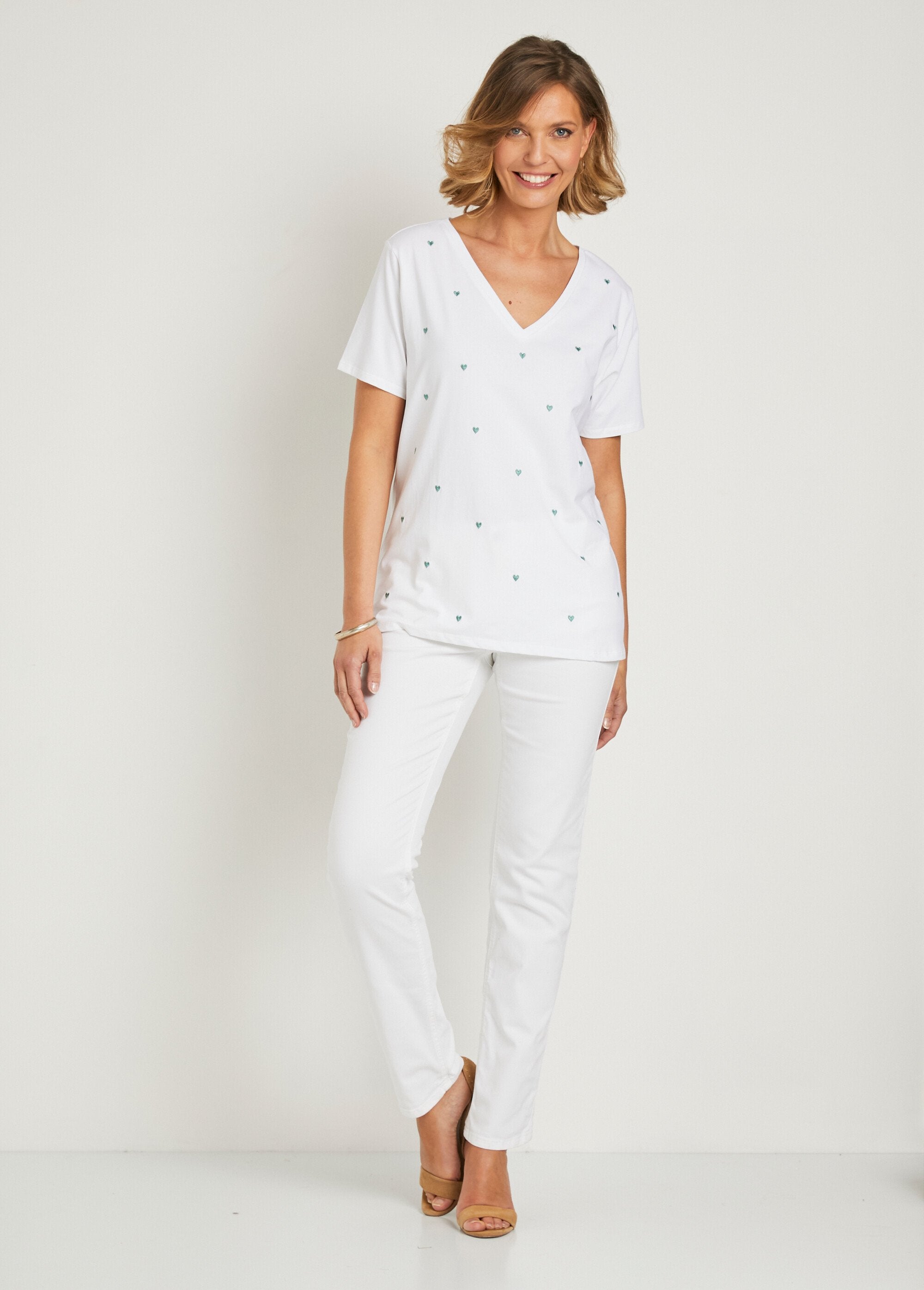 Embroidered_hearts_T-shirt,_short_sleeves_White_SF1_slim