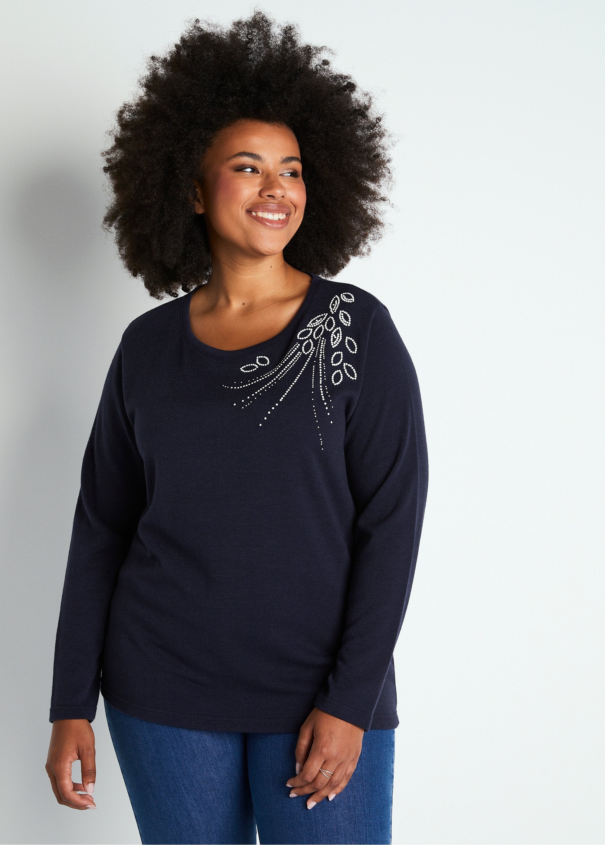 Short_warm_knit_beaded_T-shirt_Marine_FA1_curvy