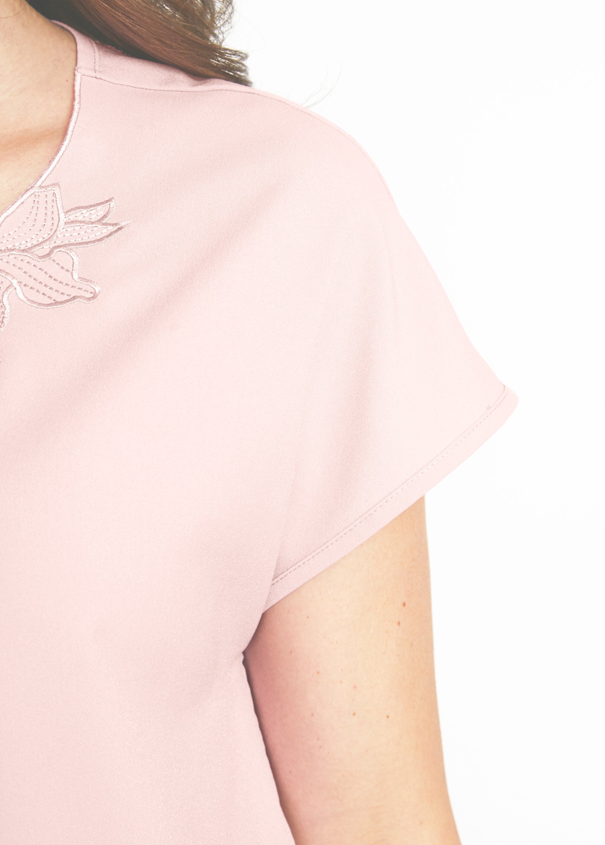 Long-sleeved_top_with_round-neck_embroidery_Rose_the_DE2_slim