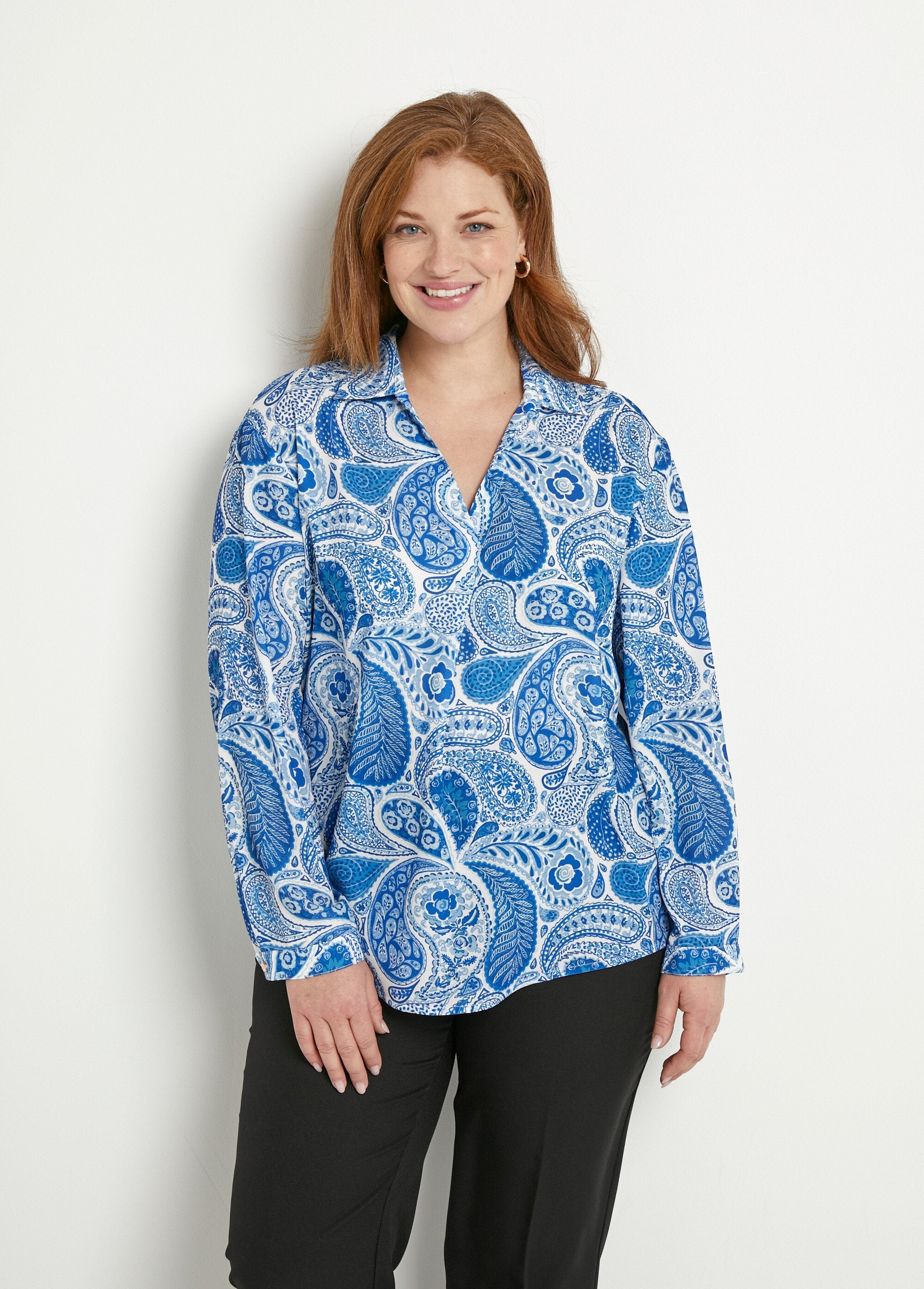 Long_loose_tunic_with_paisley_print_Blue_and_white_FA1_curvy