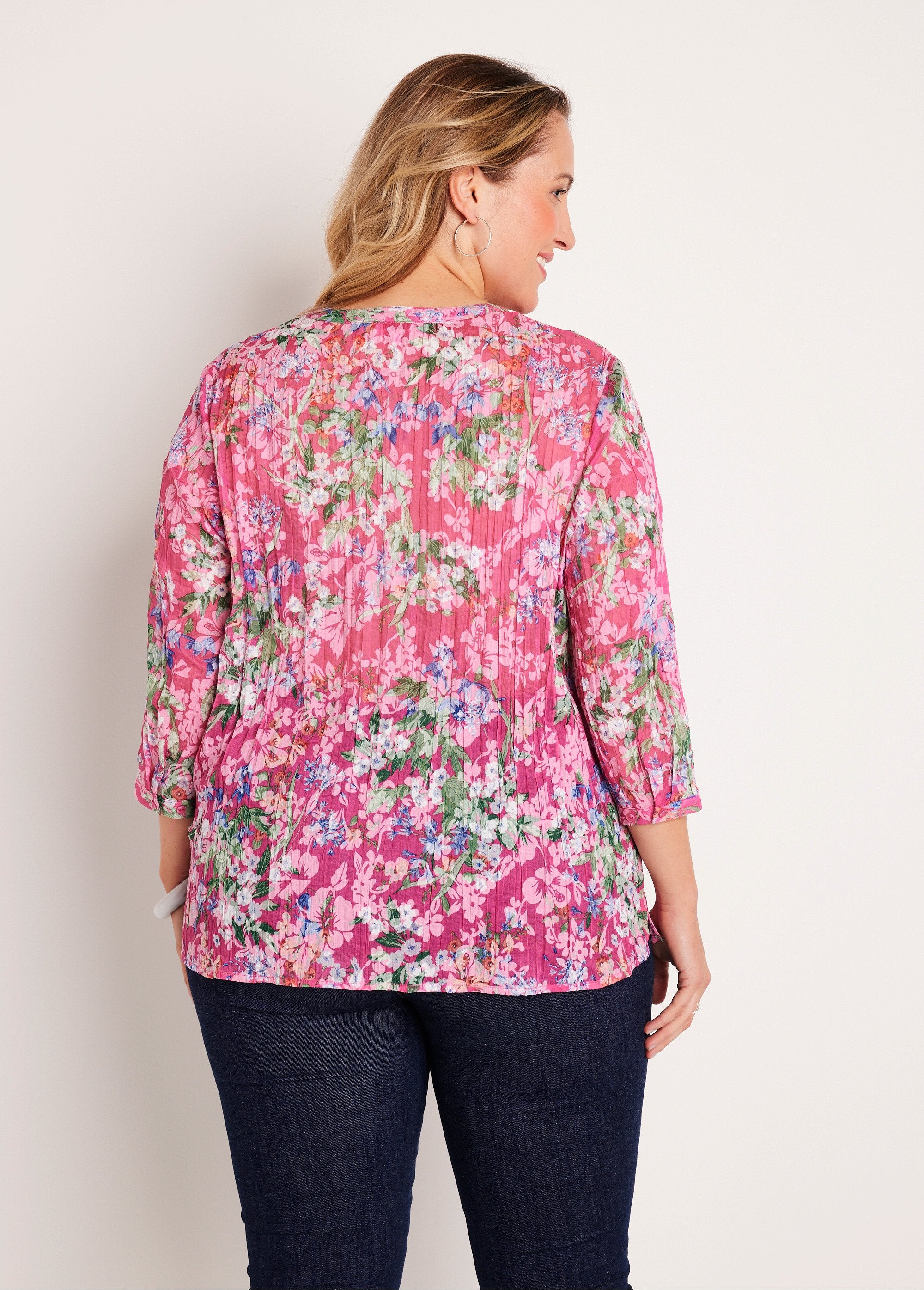 Loose_floral_3/4_sleeve_tunic_Fuchsia_background_DO1_curvy