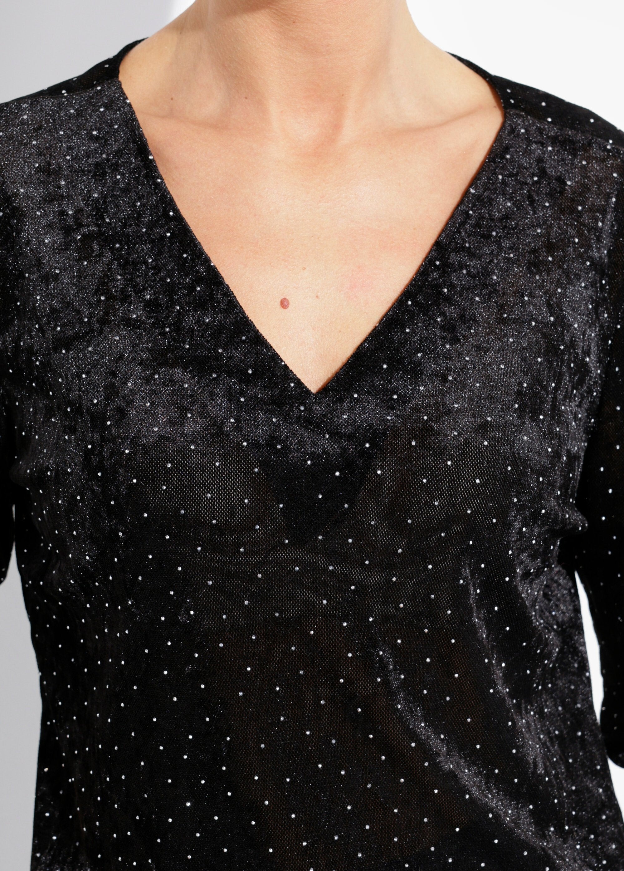 Chic_V-neck_tunic,_velvet_with_rhinestones_Black_DE1_slim
