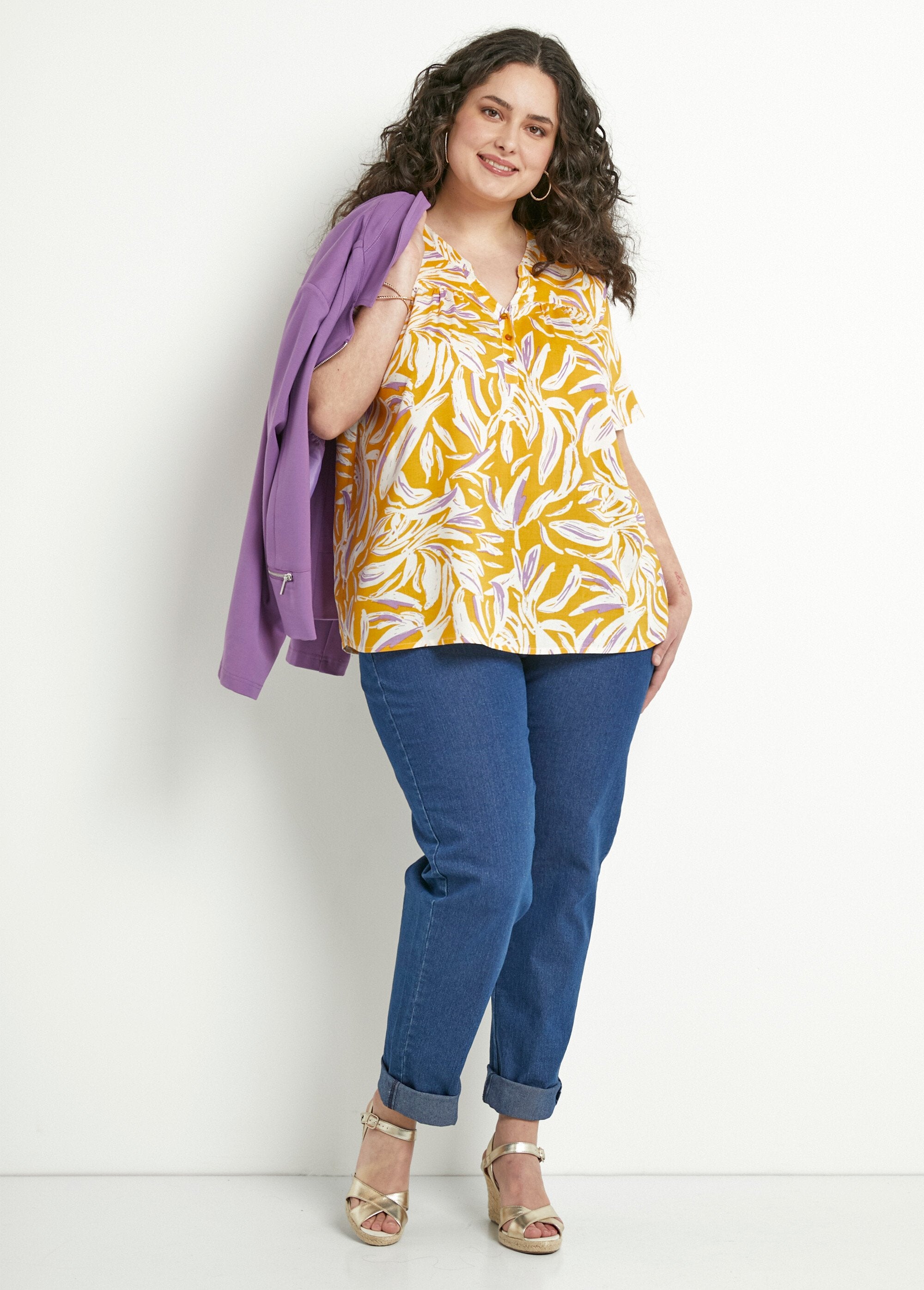 Loose_printed_buttoned_V-neck_tunic_Yellow_and_white_SF1_curvy