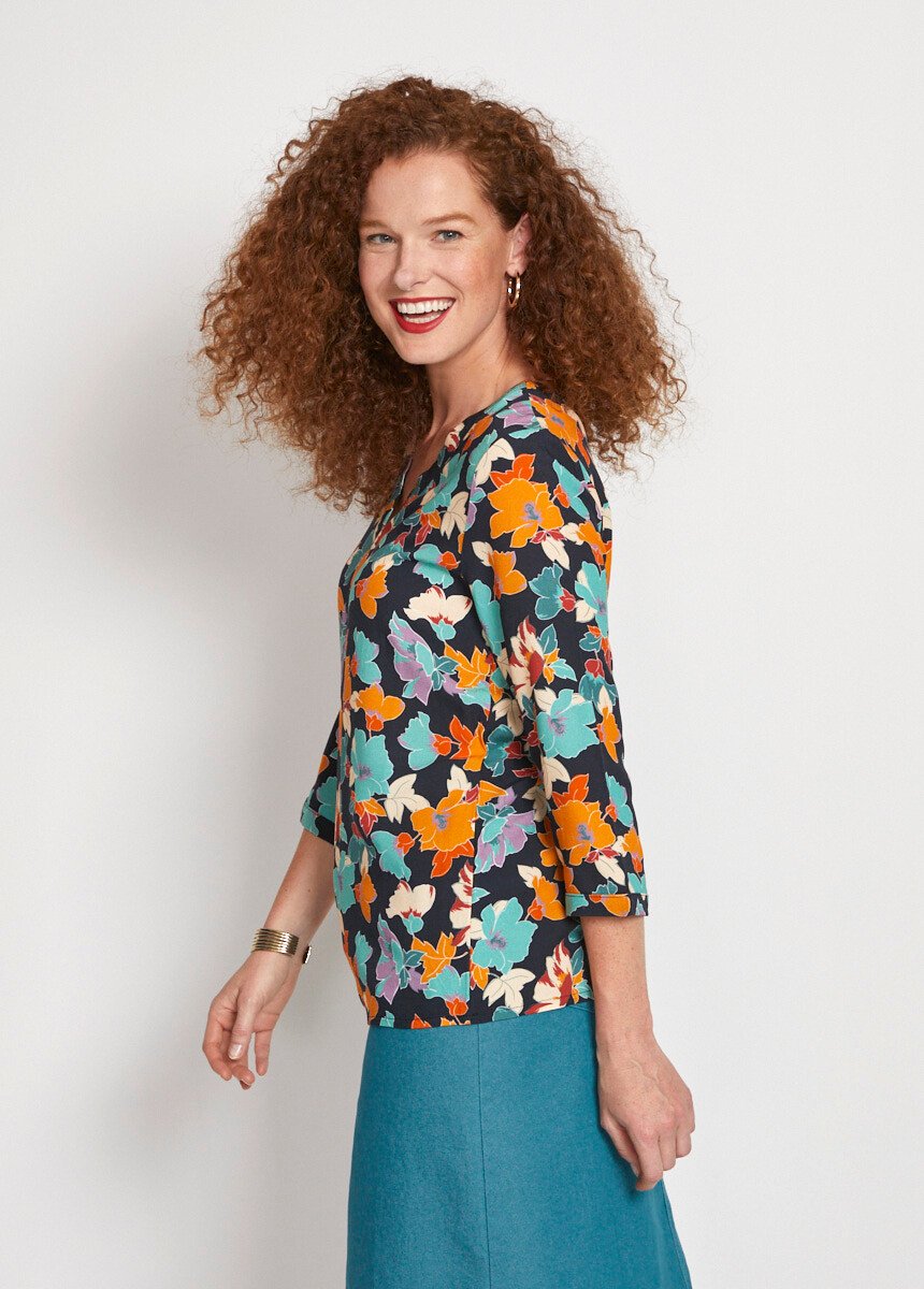 Floral_print_tunic_3/4_sleeves_Navy_background_DR1_slim