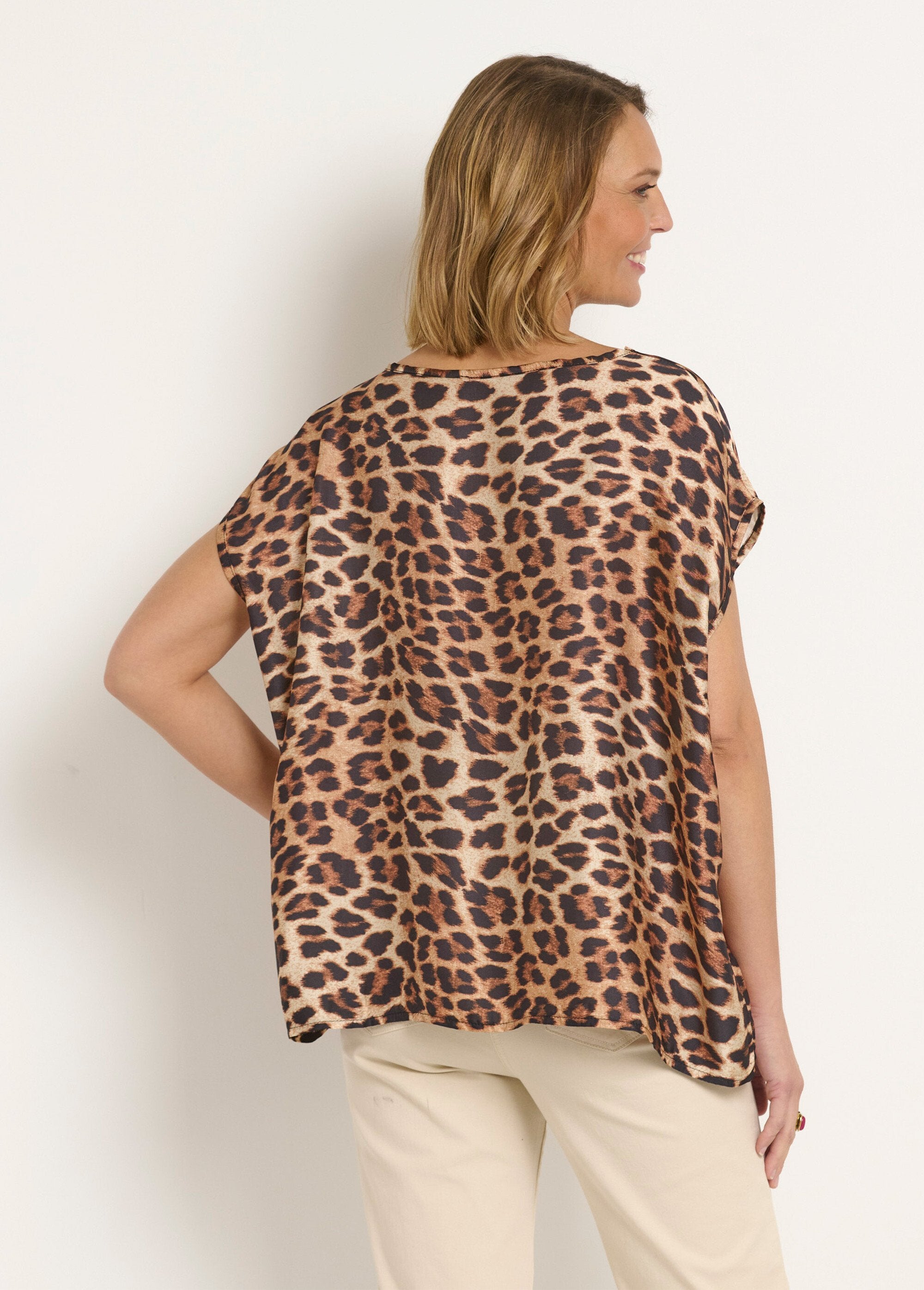 Wide_silk_tunic_with_kimono_sleeves_Leopard_DO1_slim