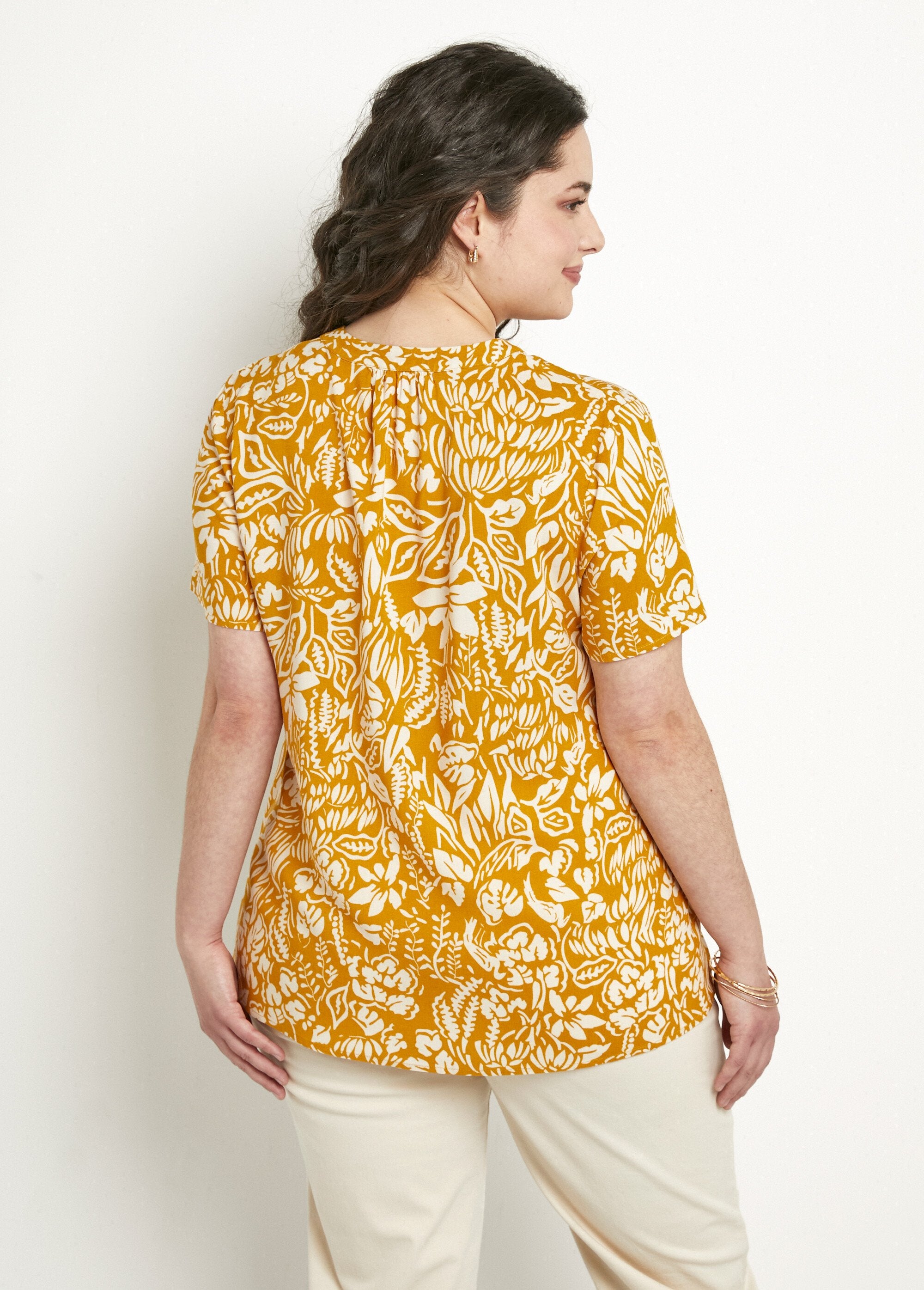 Long_flared_floral_or_plain_tunic_Yellow_and_ecru_DO1_curvy