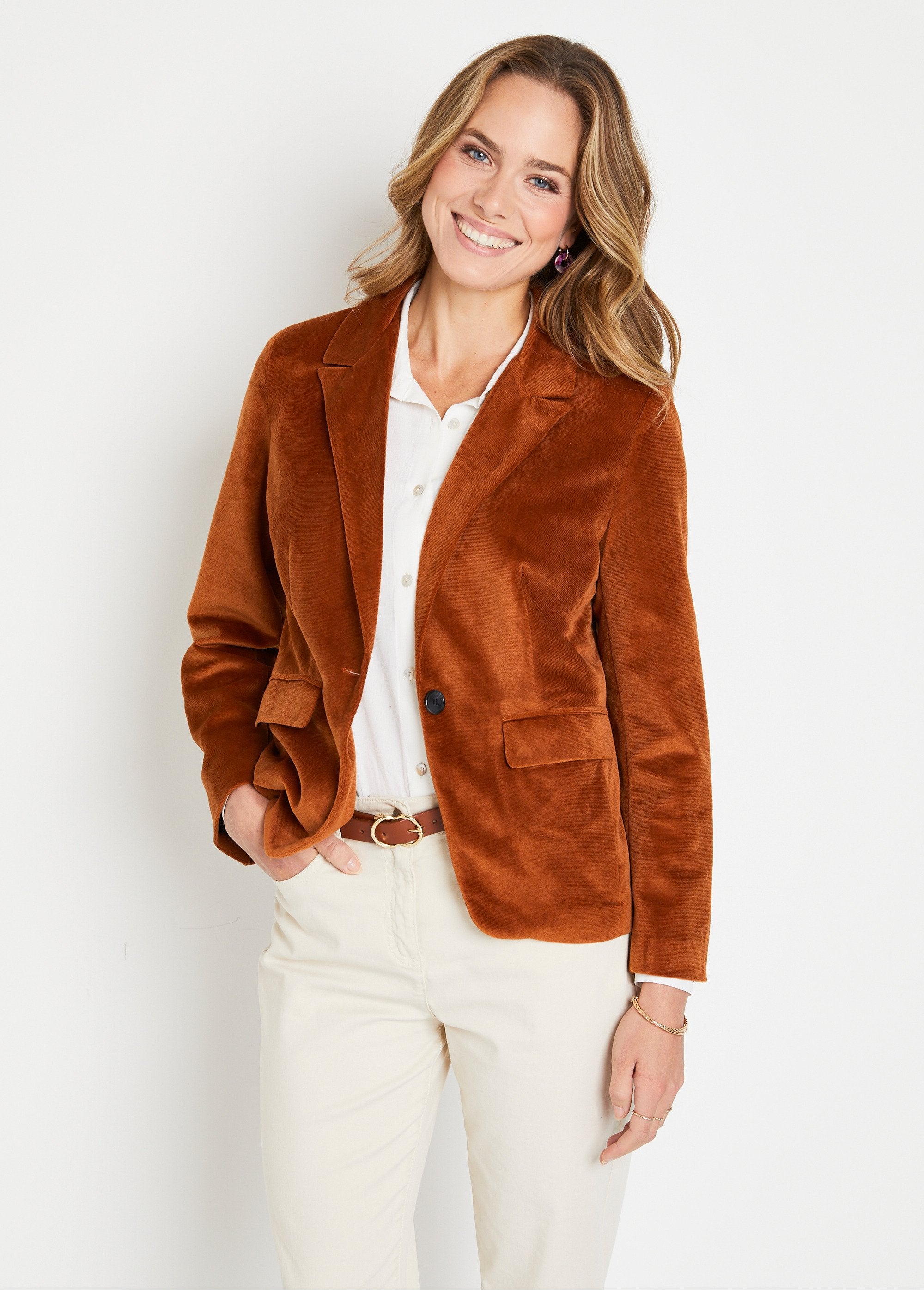 Straight_blazer_jacket_in_plain_velvet_with_tailor_collar_camel_FA1_slim