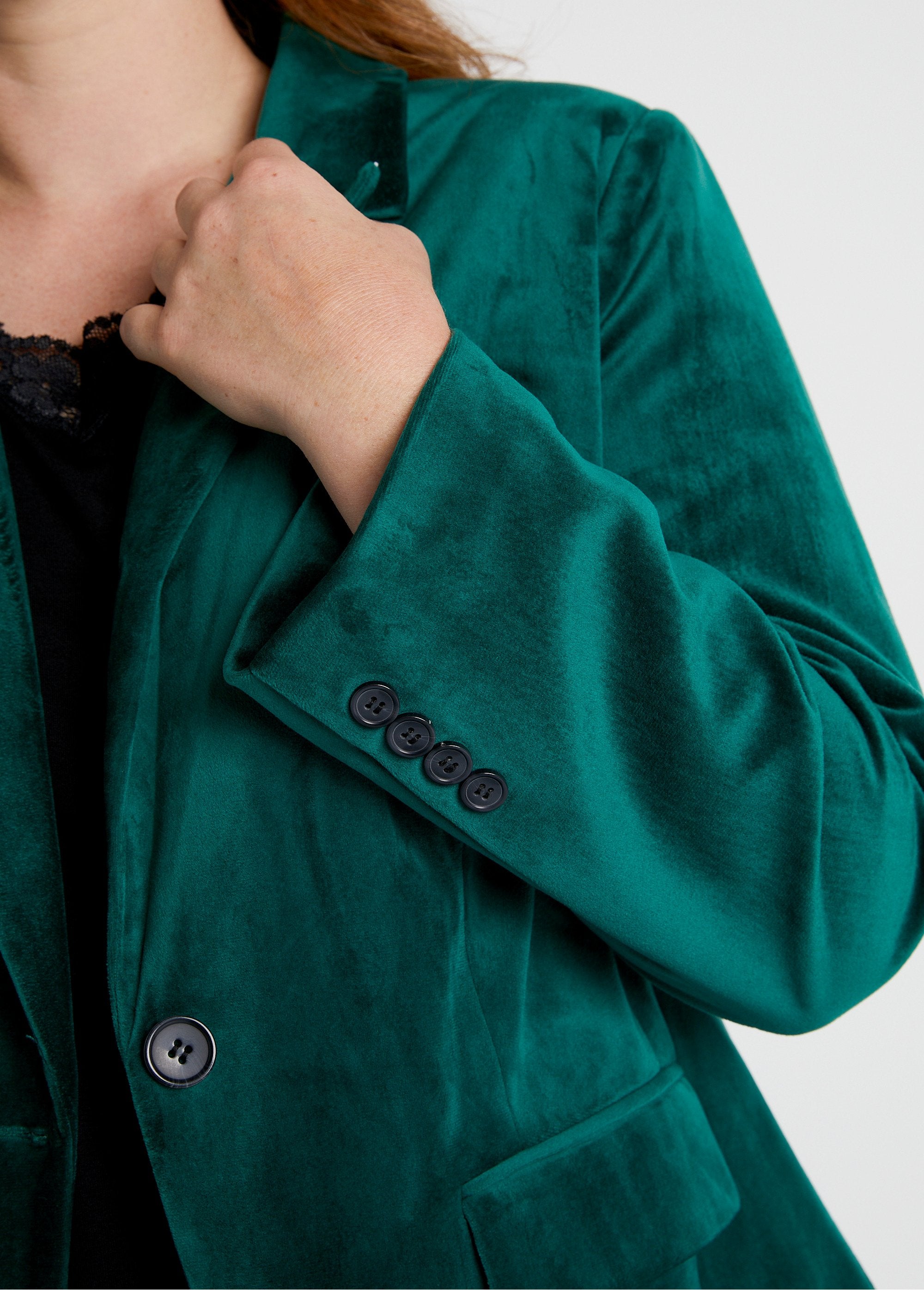 Straight_plain_velvet_blazer_jacket_with_tailored_collar_Green_DE2_curvy