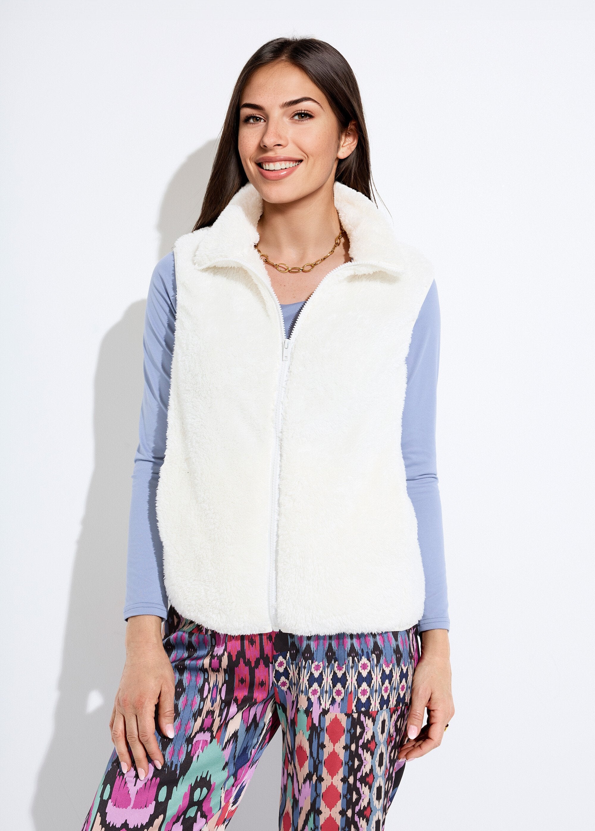 Sleeveless_faux_fur_jacket_with_stand-up_collar_Ecru_FA1_slim