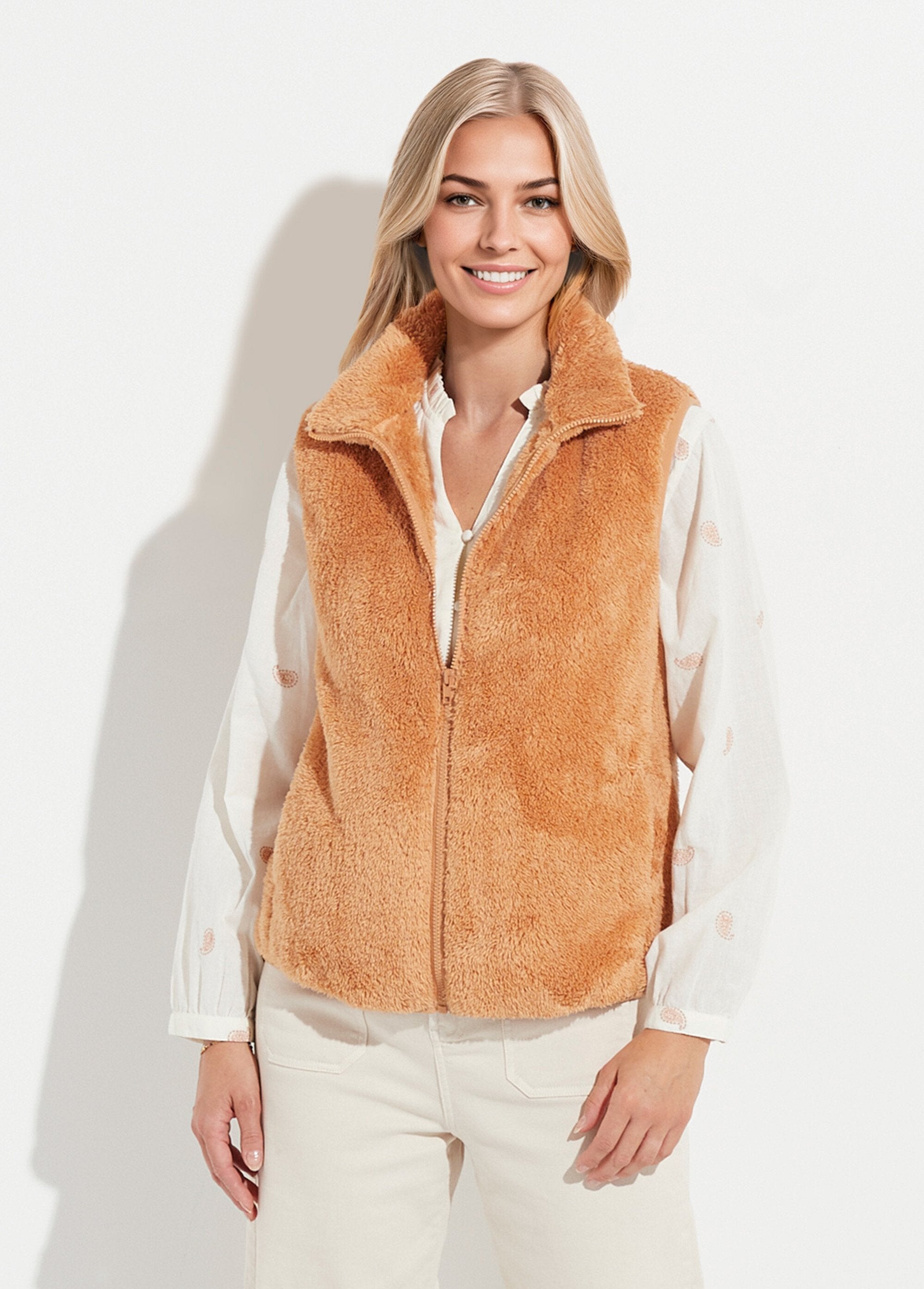 Sleeveless_faux_fur_jacket_with_stand-up_collar_Chamois_FA1_slim