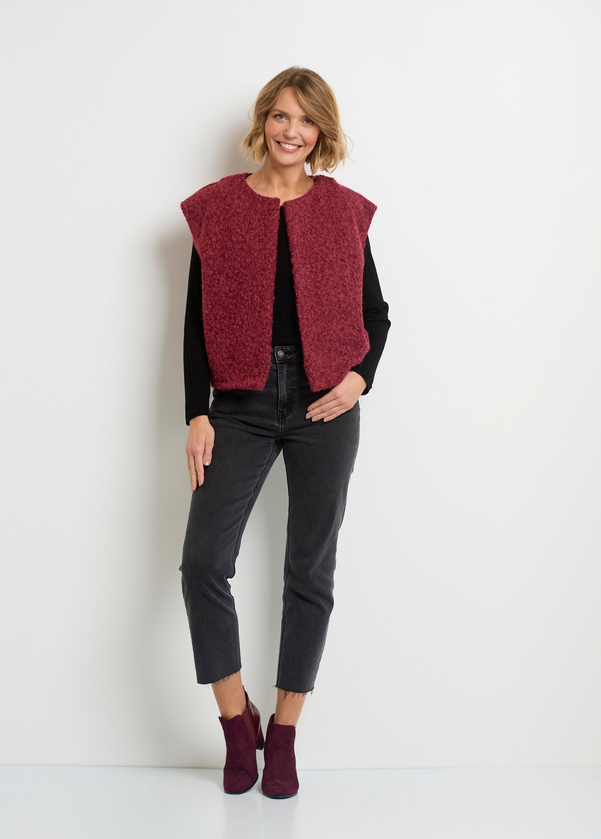 Sleeveless_wool-look_jacket_Bordeaux_SF1_slim